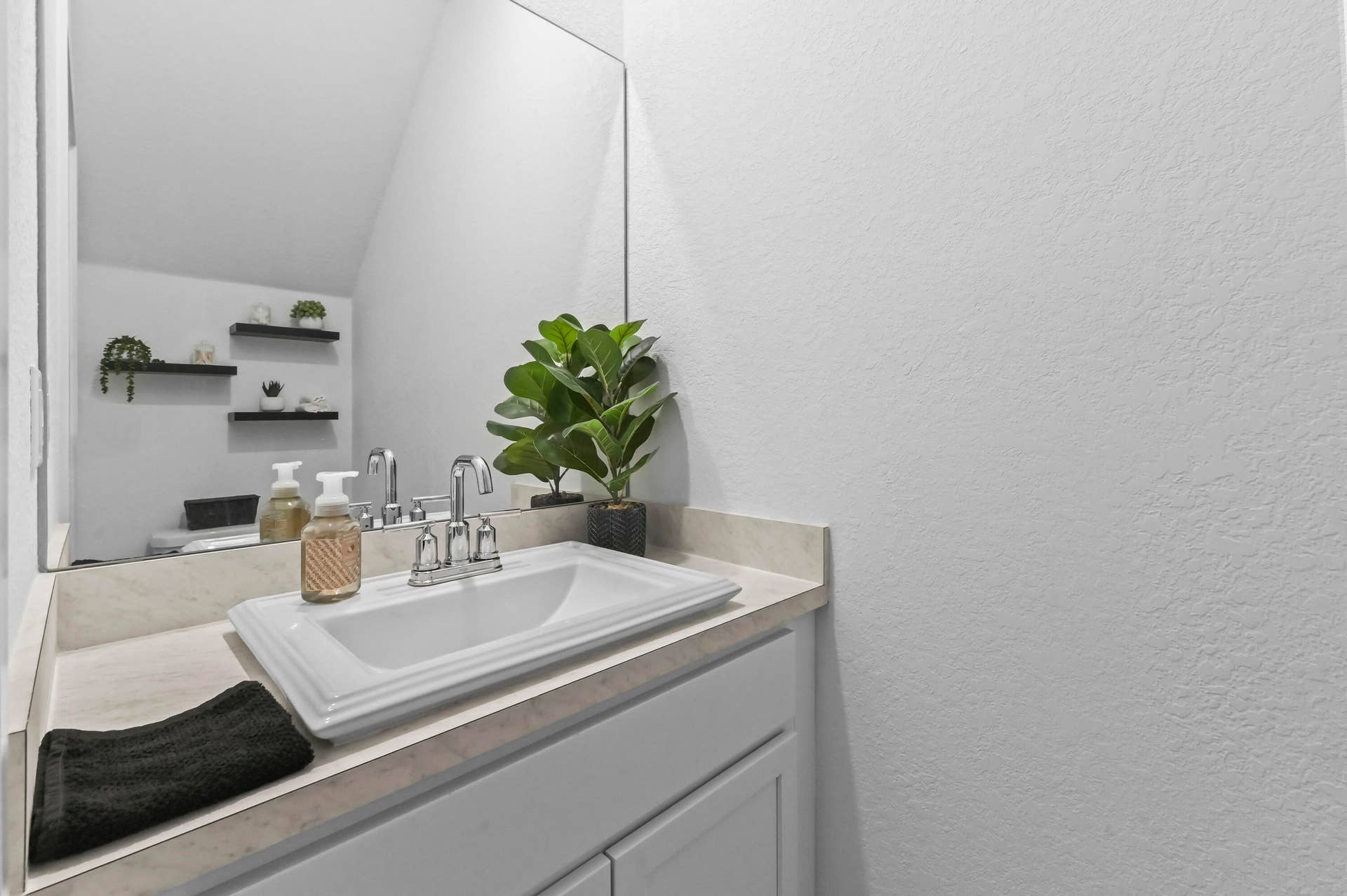 864 NW 3rd Terrace, Pompano Beach, Pompano Beach, FL 33060 15 Bathroom 01