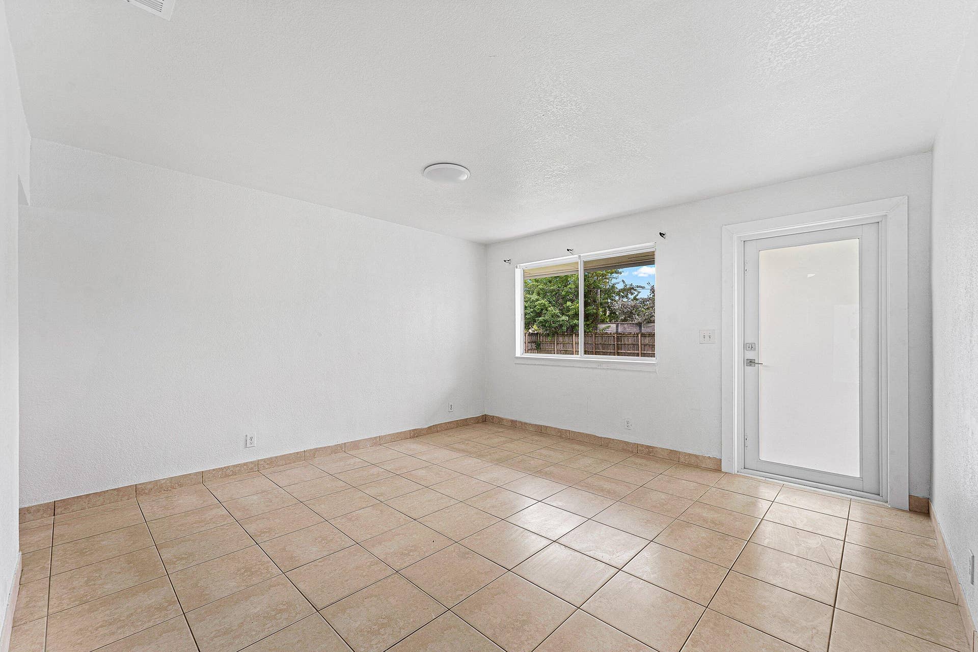 038-118PhippenWaitersRoad-2-DaniaBeach-F