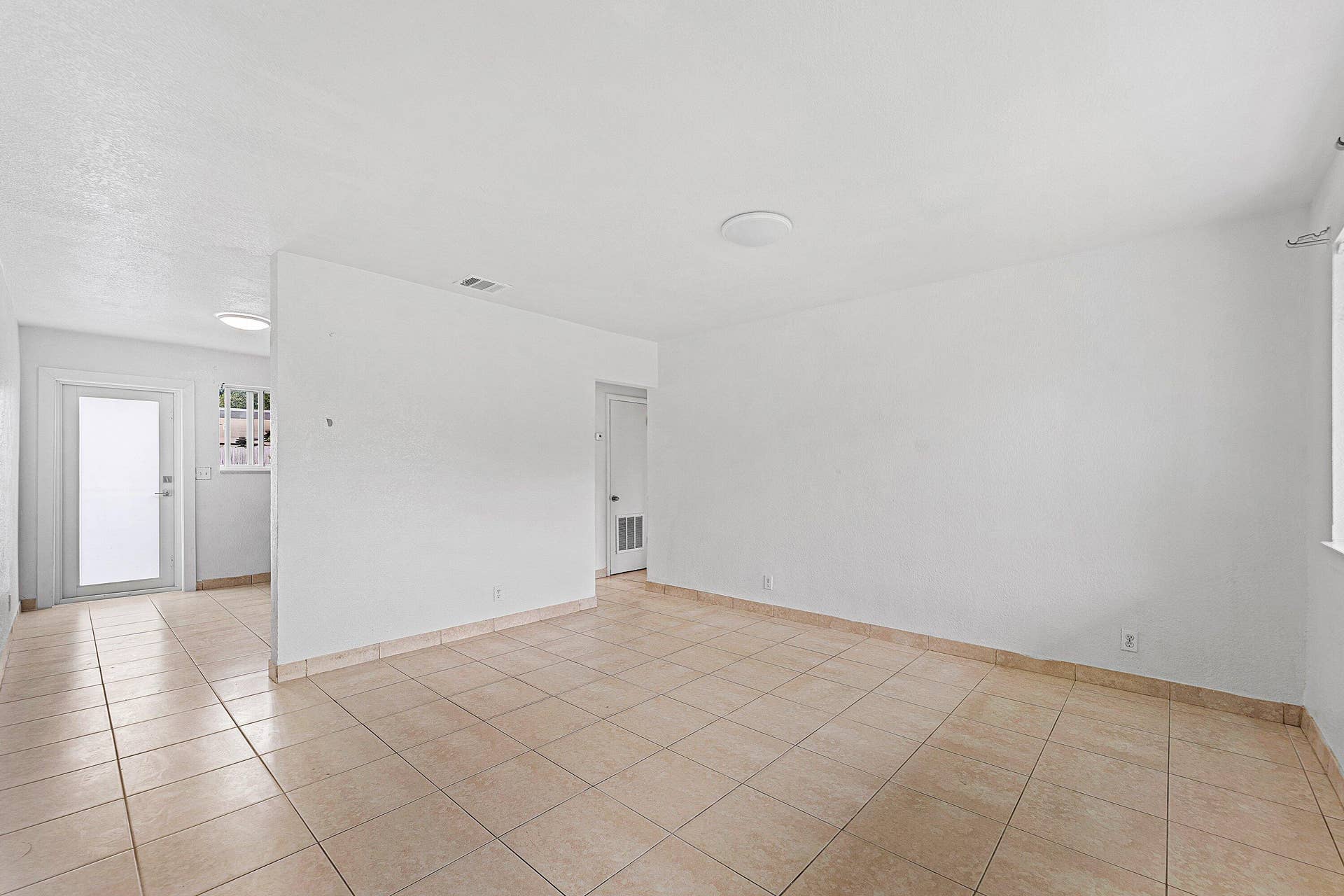 037-118PhippenWaitersRoad-2-DaniaBeach-F