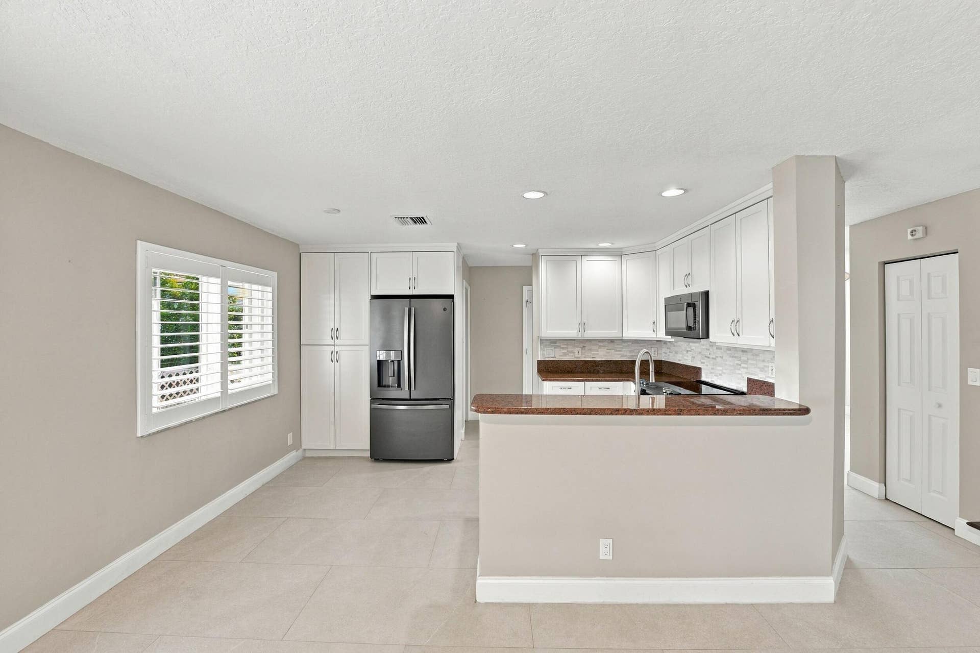 4592 SW 14TH Street, Deerfield Beach, FL 33442 19__jjl4751