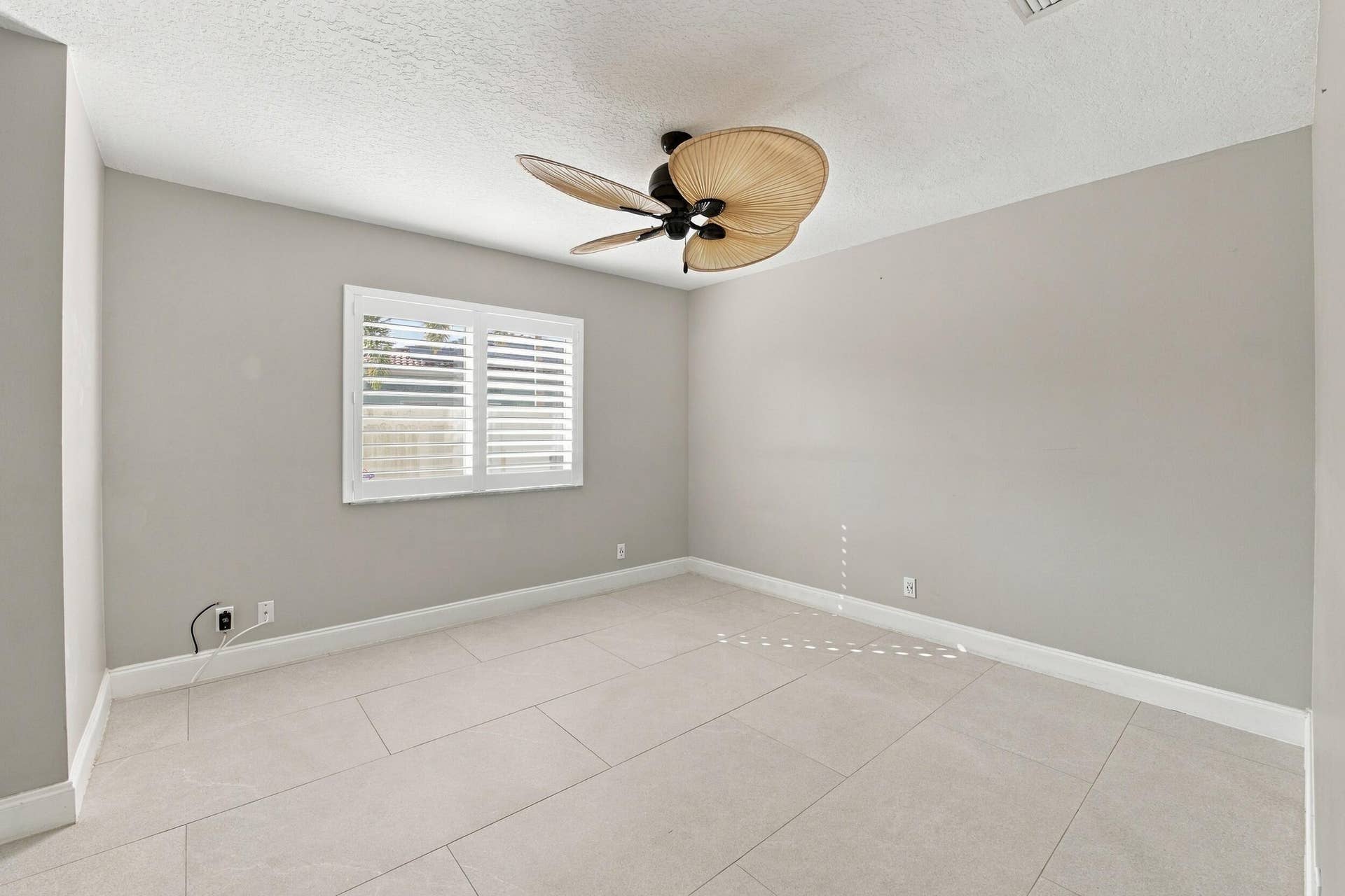 4592 SW 14TH Street, Deerfield Beach, FL 33442 23__jjl4776