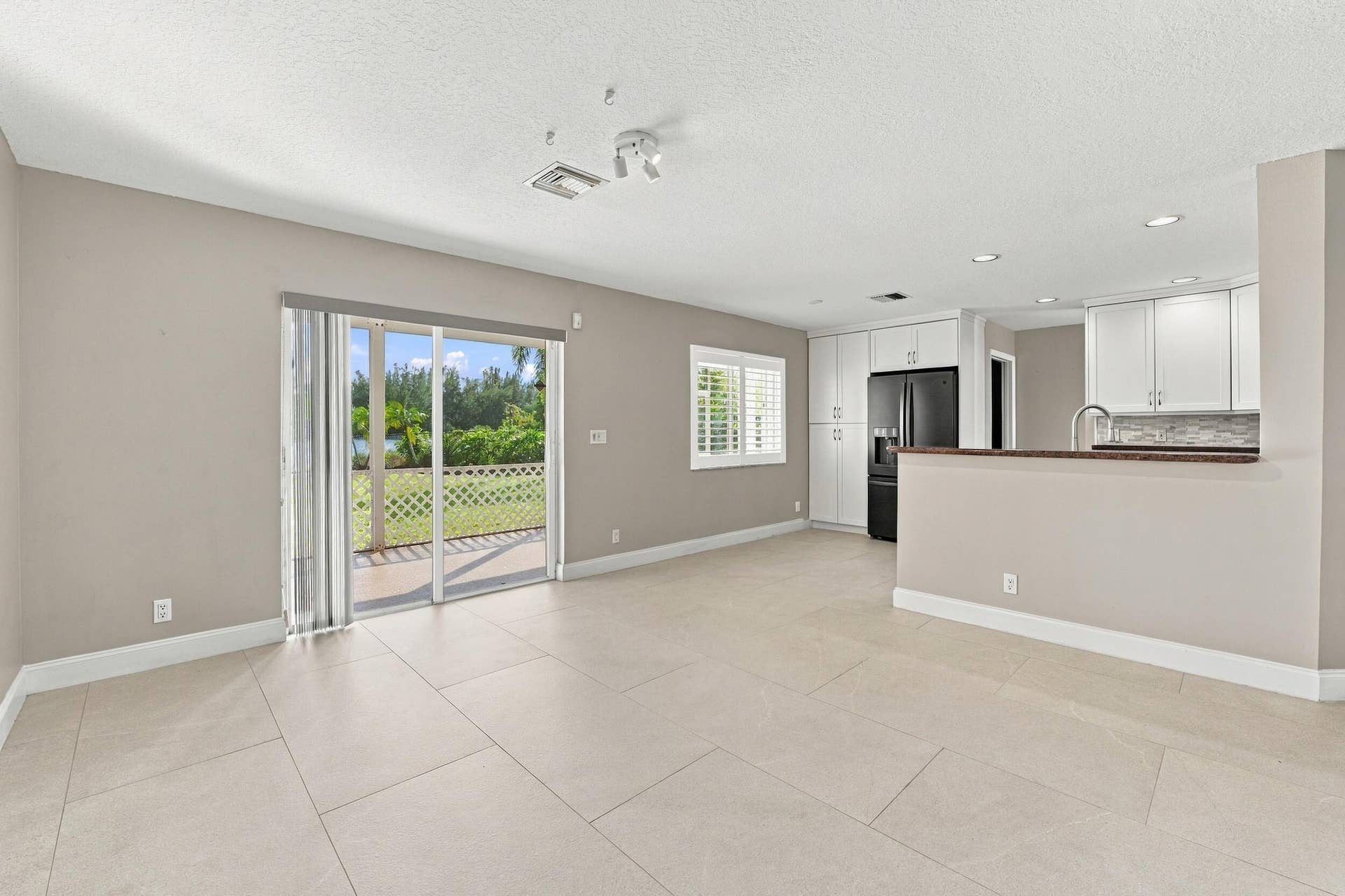 4592 SW 14TH Street, Deerfield Beach, FL 33442 10__jjl4706