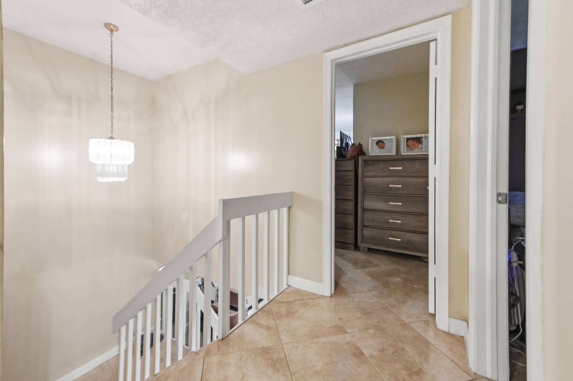302 Woodland Road, Palm Springs, FL 33461 24 Hall 01