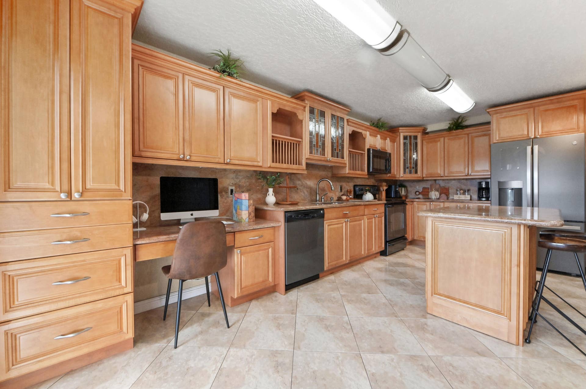 302 Woodland Road, Palm Springs, FL 33461 06 Kitchen 03