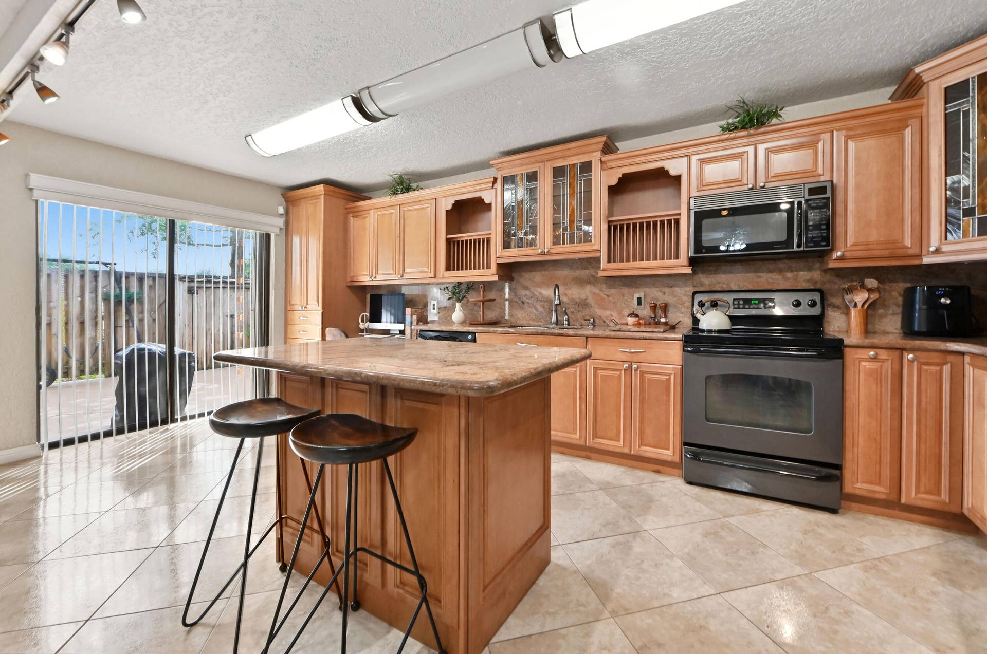 302 Woodland Road, Palm Springs, FL 33461 09 Kitchen 05