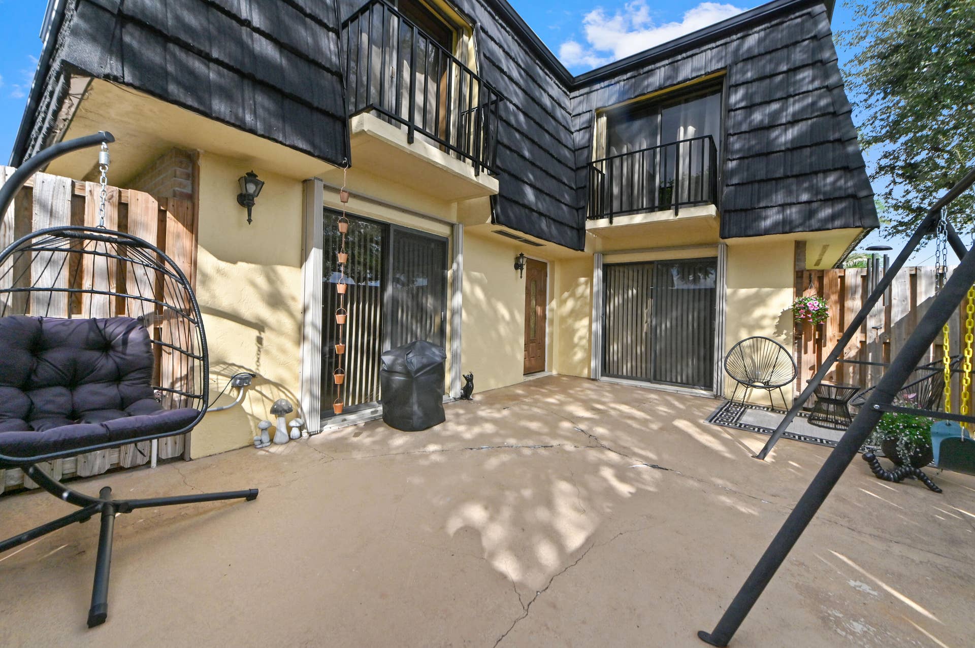 302 Woodland Road, Palm Springs, FL 33461 03 patio entry 02