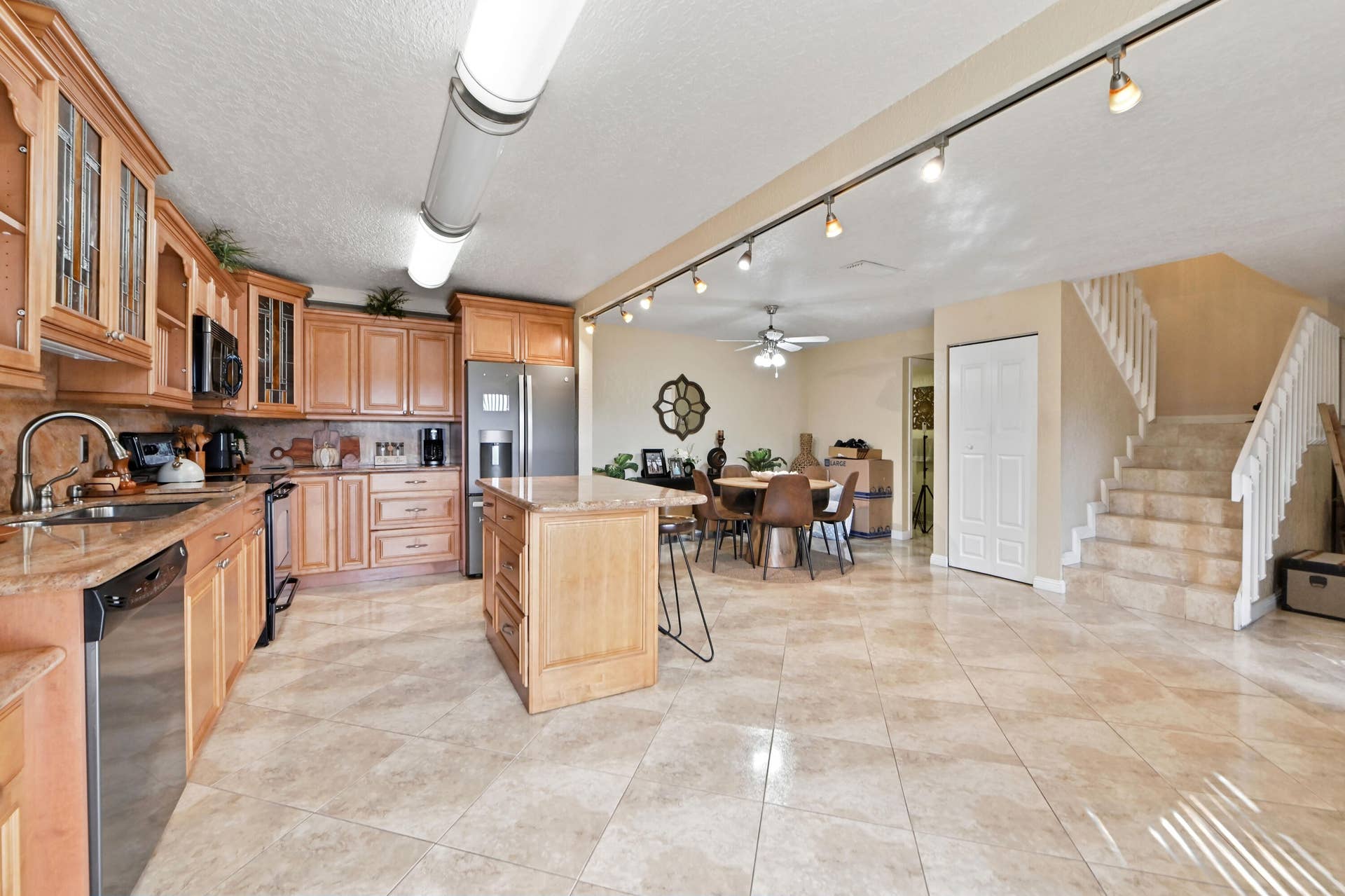 302 Woodland Road, Palm Springs, FL 33461 07 Kitchen 03