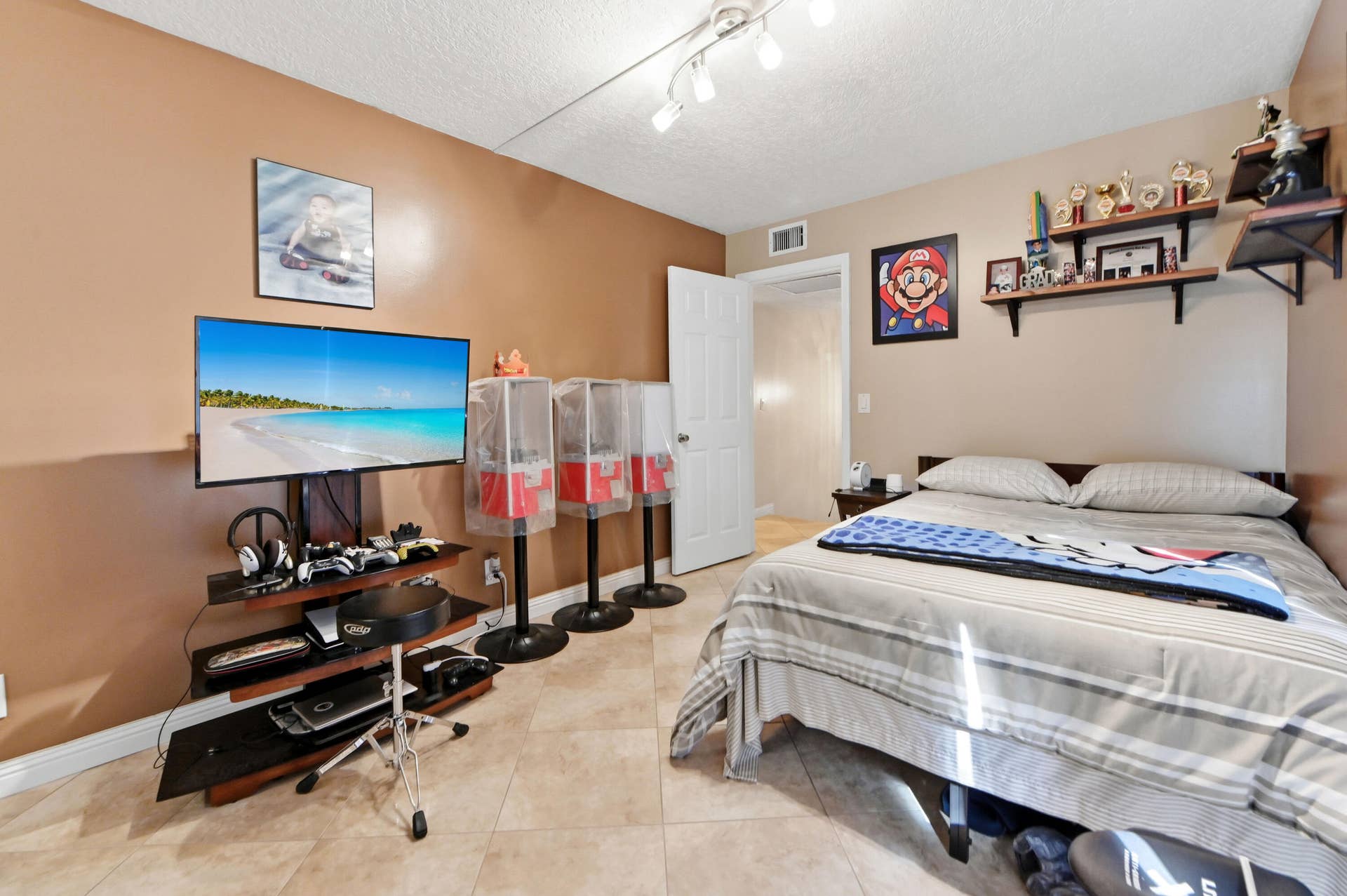302 Woodland Road, Palm Springs, FL 33461 18 Bedroom 04