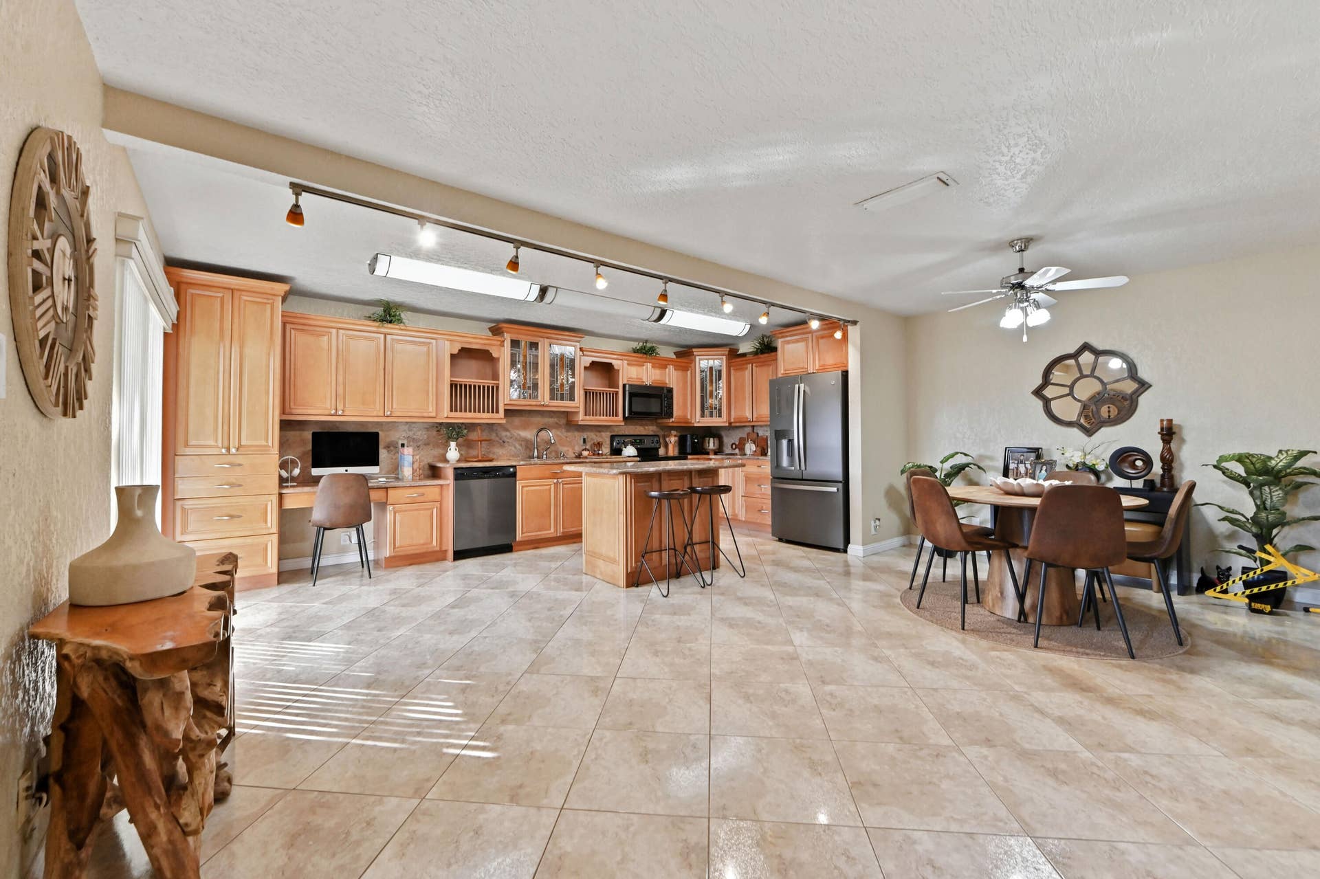 302 Woodland Road, Palm Springs, FL 33461 04 Kitchen 01