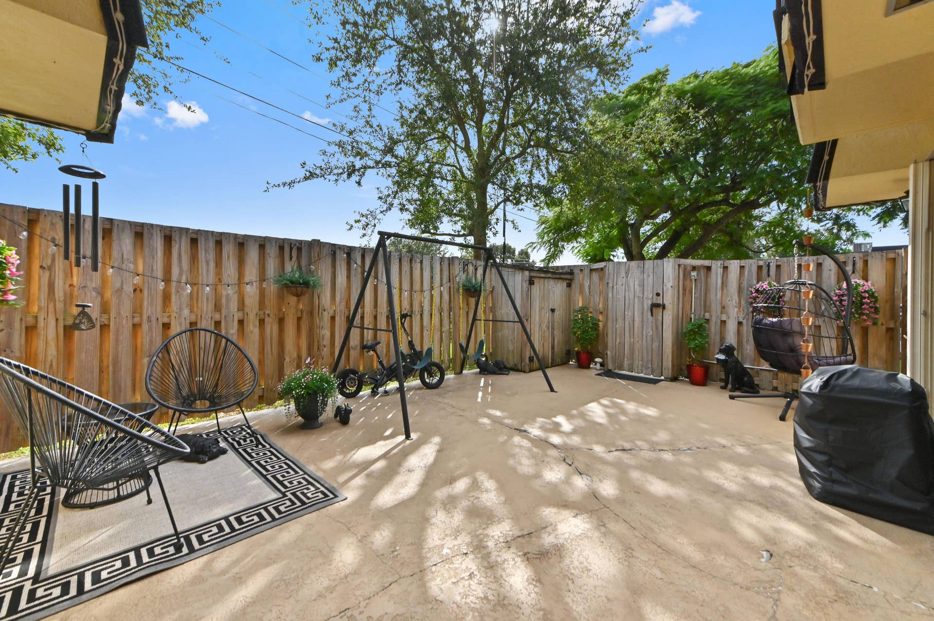 302 Woodland Road, Palm Springs, FL 33461 03 patio 01
