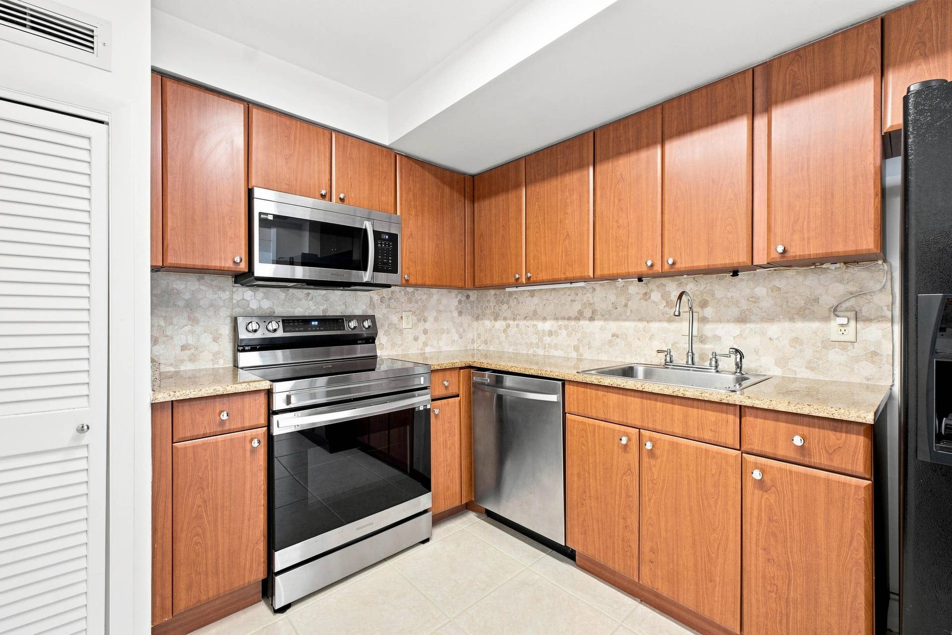 1900 S OCEAN Boulevard, #10G, Lauderdale-By-The-Sea, Lauderdale By The Sea, FL 33062 1900 S Ocean Blvd 10G_002