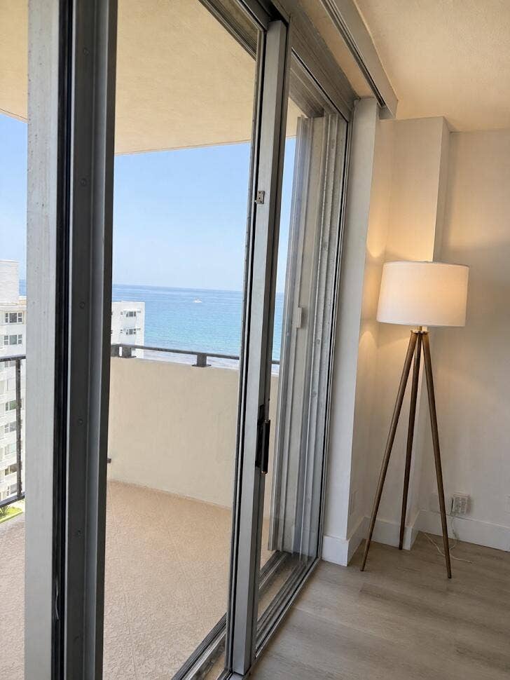 1900 S OCEAN Boulevard, #10G, Lauderdale-By-The-Sea, Lauderdale By The Sea, FL 33062 lamp 2