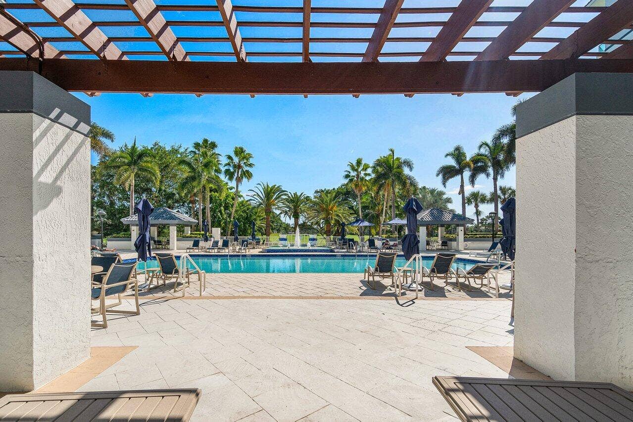 500 SE Mizner Boulevard, #A209, Boca Raton, FL 33432 005bis TP-Pool-LR