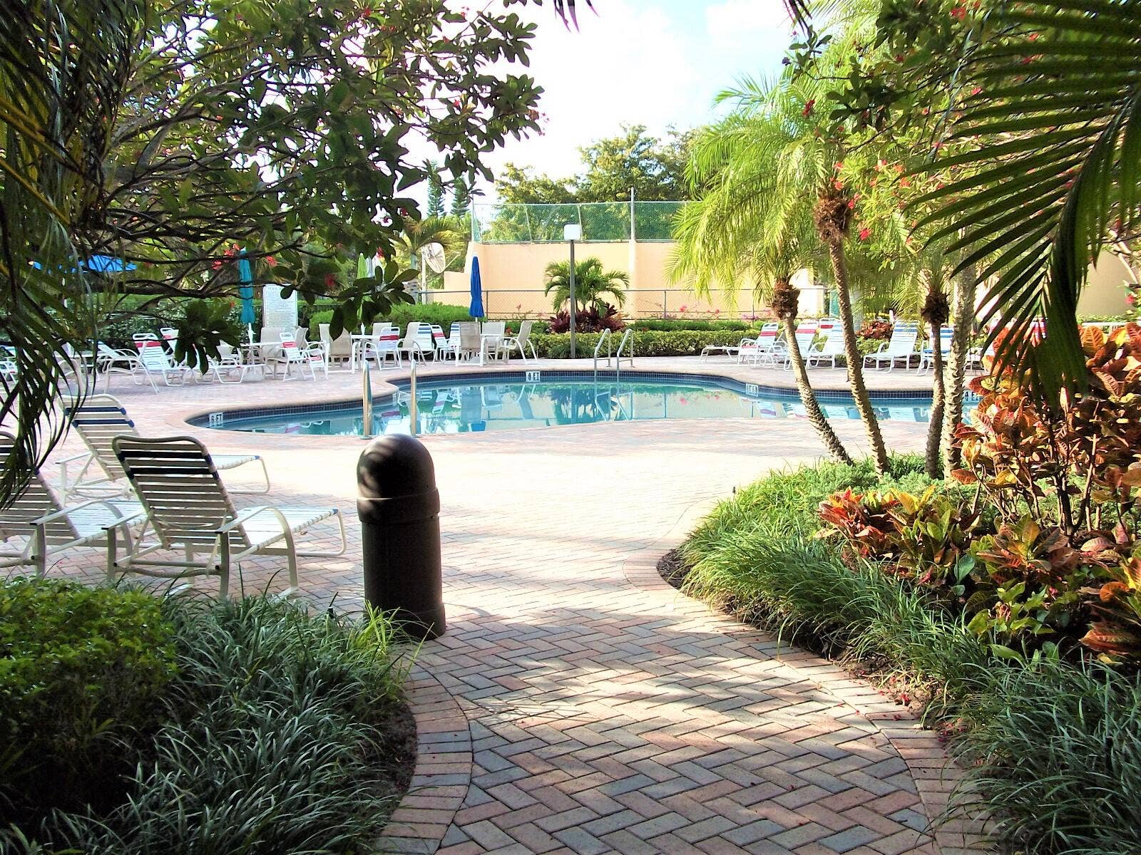 2455 LINDELL Boulevard, #3511, Delray Beach, FL 33444 main pool nort hentrance