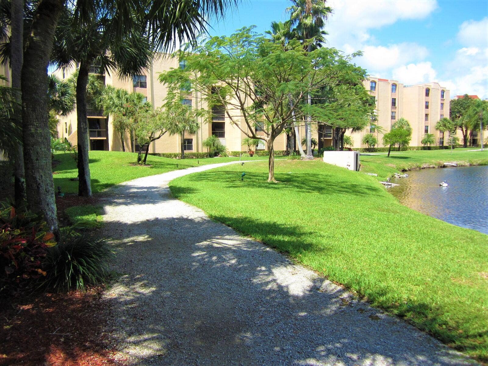 2455 LINDELL Boulevard, #3511, Delray Beach, FL 33444 path around lake