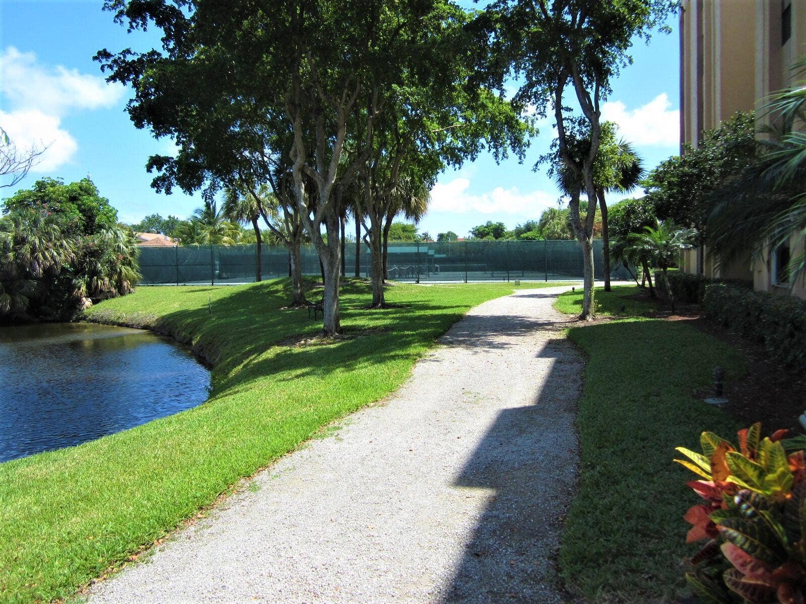 2455 LINDELL Boulevard, #3511, Delray Beach, FL 33444 path around lake
