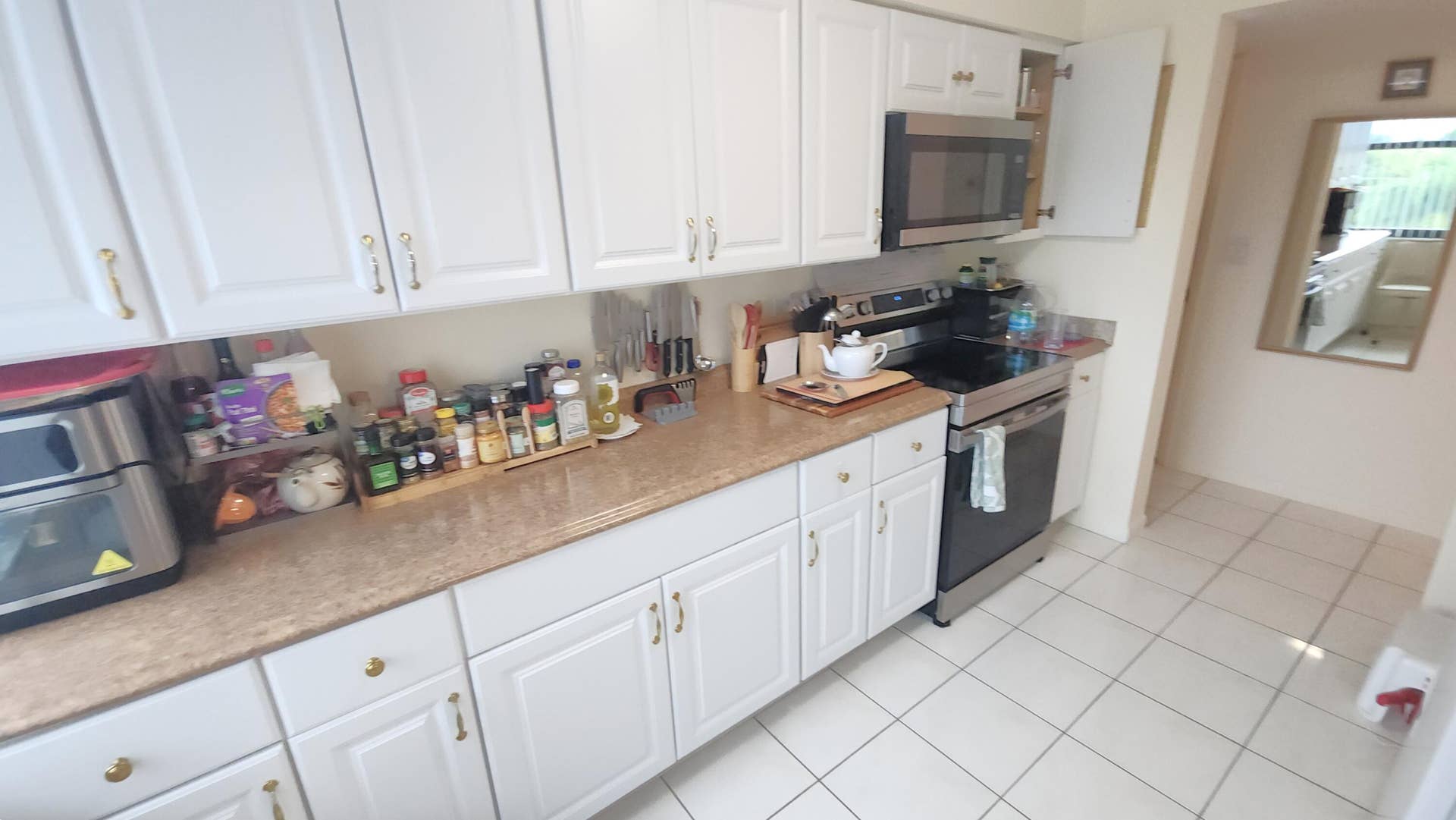 2455 LINDELL Boulevard, #3511, Delray Beach, FL 33444 kitchen