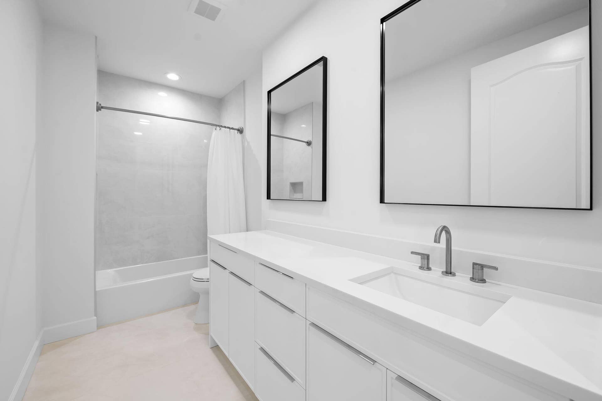 613 NE FRANCESCA Lane, Boca Raton, FL 33487 Full Bathroom