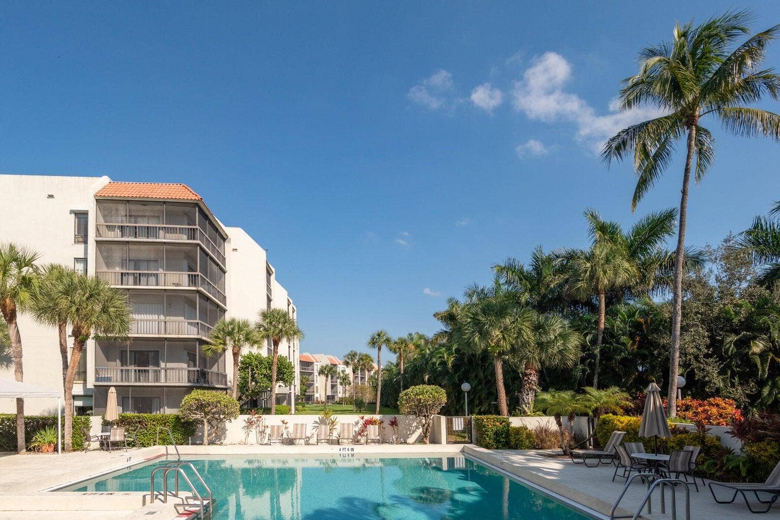 2500 PRESIDENTIAL Way, #405, West Palm Beach, FL 33401 Pool4