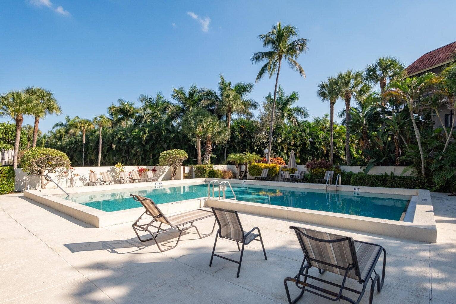 2500 PRESIDENTIAL Way, #405, West Palm Beach, FL 33401 Pool1