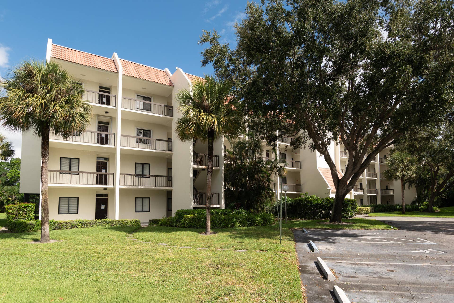 2500 PRESIDENTIAL Way, #405, West Palm Beach, FL 33401 Clark 2500 Presidential Way 405-018