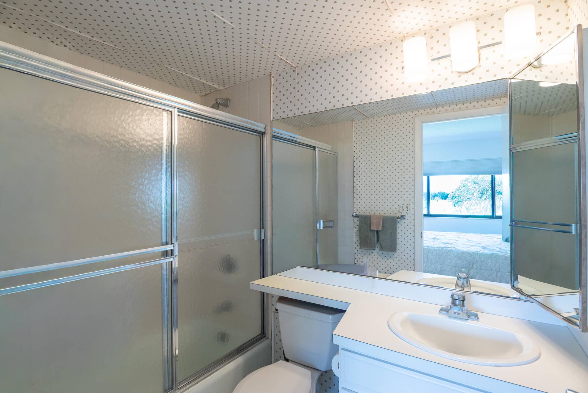 2500 PRESIDENTIAL Way, #405, West Palm Beach, FL 33401 Clark 2500 Presidential Way 405-011