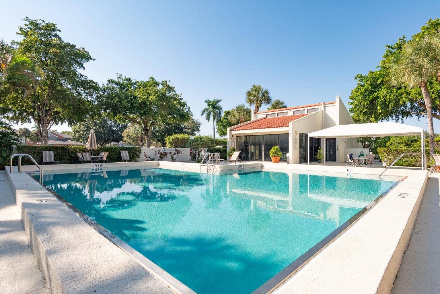 2500 PRESIDENTIAL Way, #405, West Palm Beach, FL 33401 Pool3