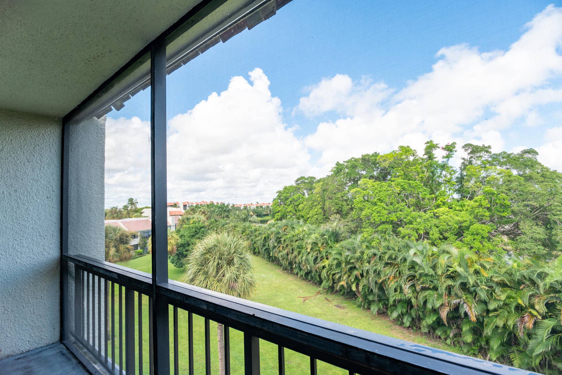 2500 PRESIDENTIAL Way, #405, West Palm Beach, FL 33401 Clark 2500 Presidential Way 405-016