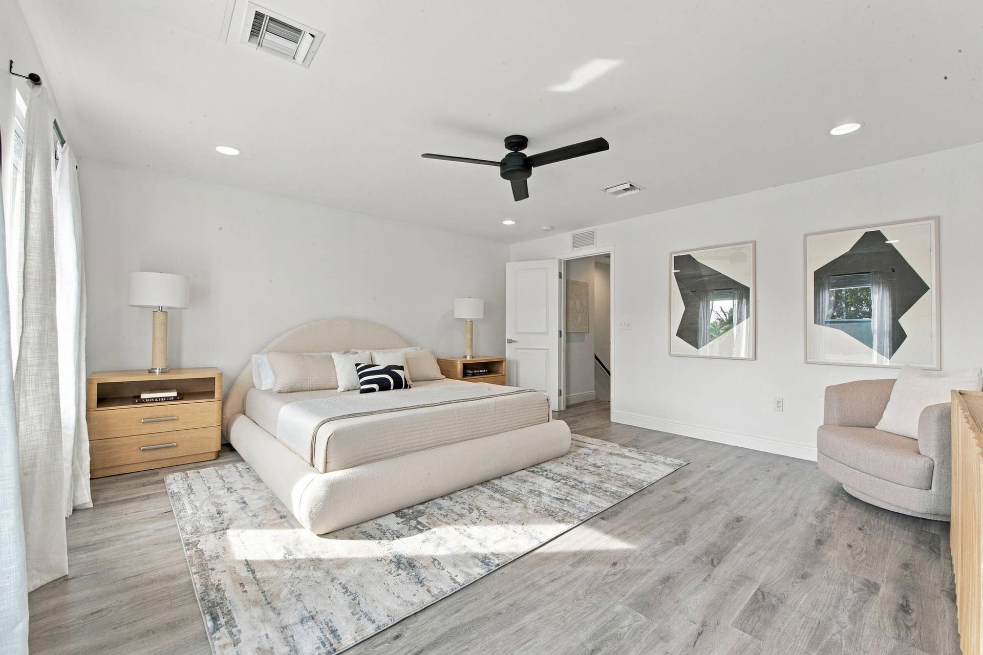 1066 NE 35TH Street, Oakland Park, FL 33334 Spacious room featuring light wood-finish flooring, recessed lighting, and a matte black ceiling fan