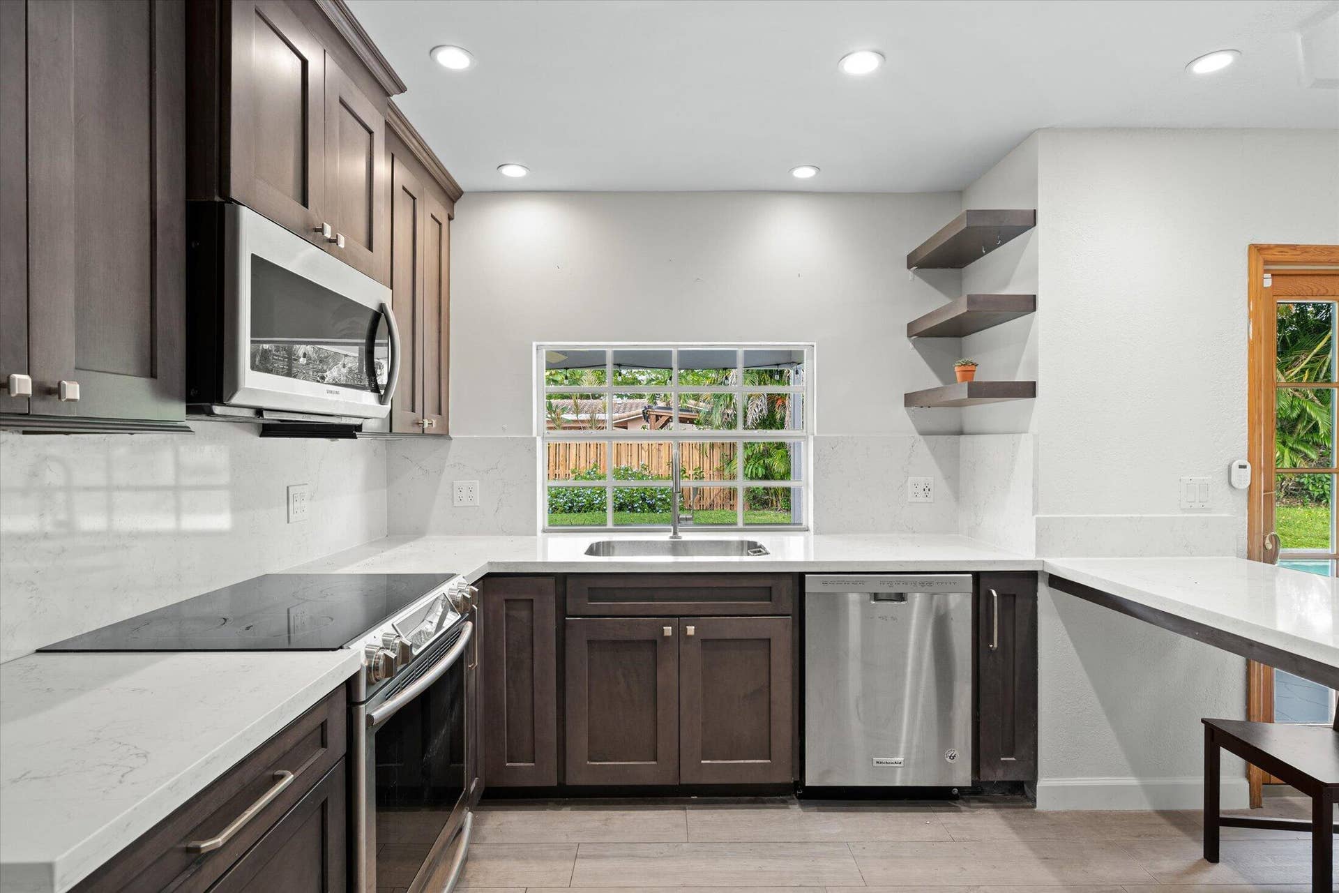 7101 SW 19TH Street, Plantation, FL 33317 09-7101 SW 19th St, Plantation-33
