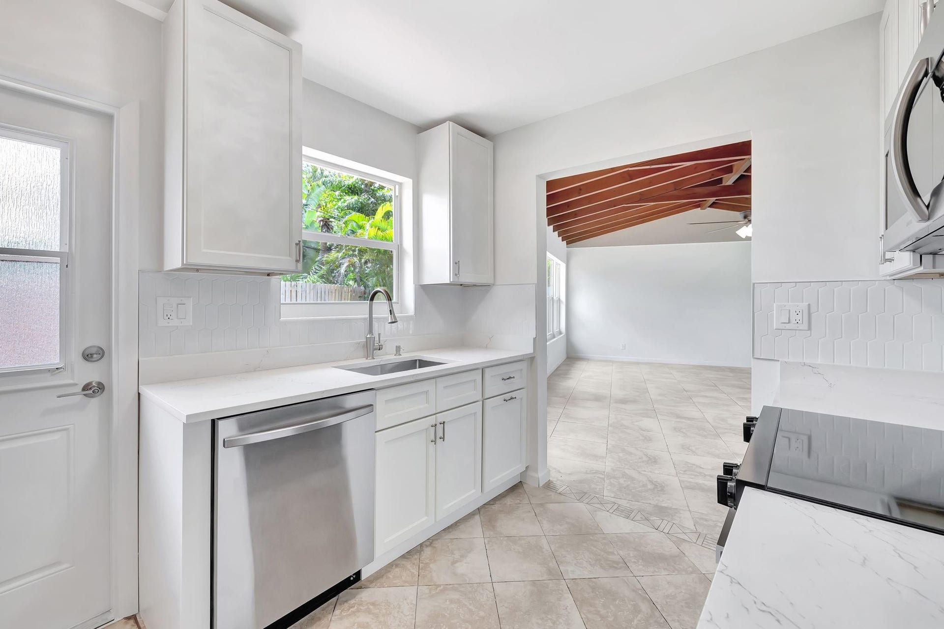 2680 NE 19TH Street, Pompano Beach, FL 33062 Photo 3