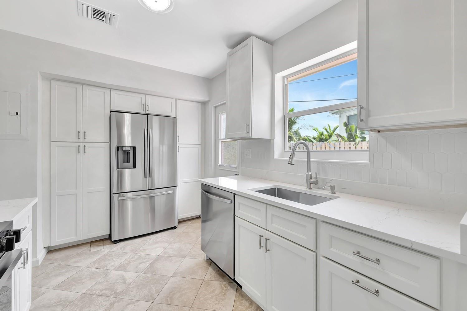 2680 NE 19TH Street, Pompano Beach, FL 33062 Photo 2