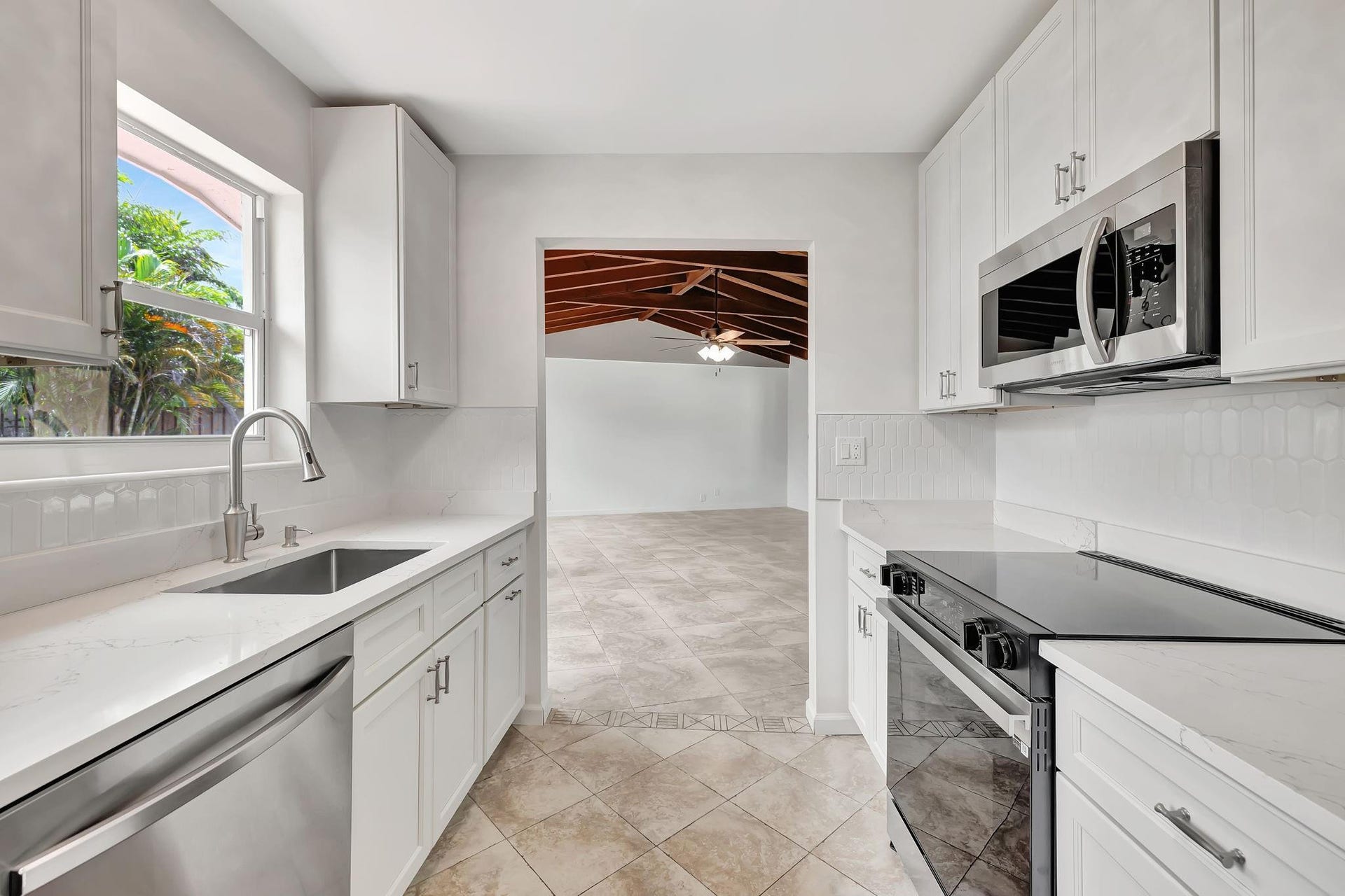 2680 NE 19TH Street, Pompano Beach, FL 33062 Photo 6