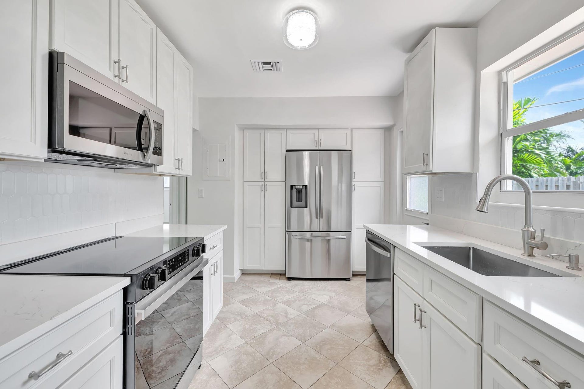 2680 NE 19TH Street, Pompano Beach, FL 33062 Photo 4