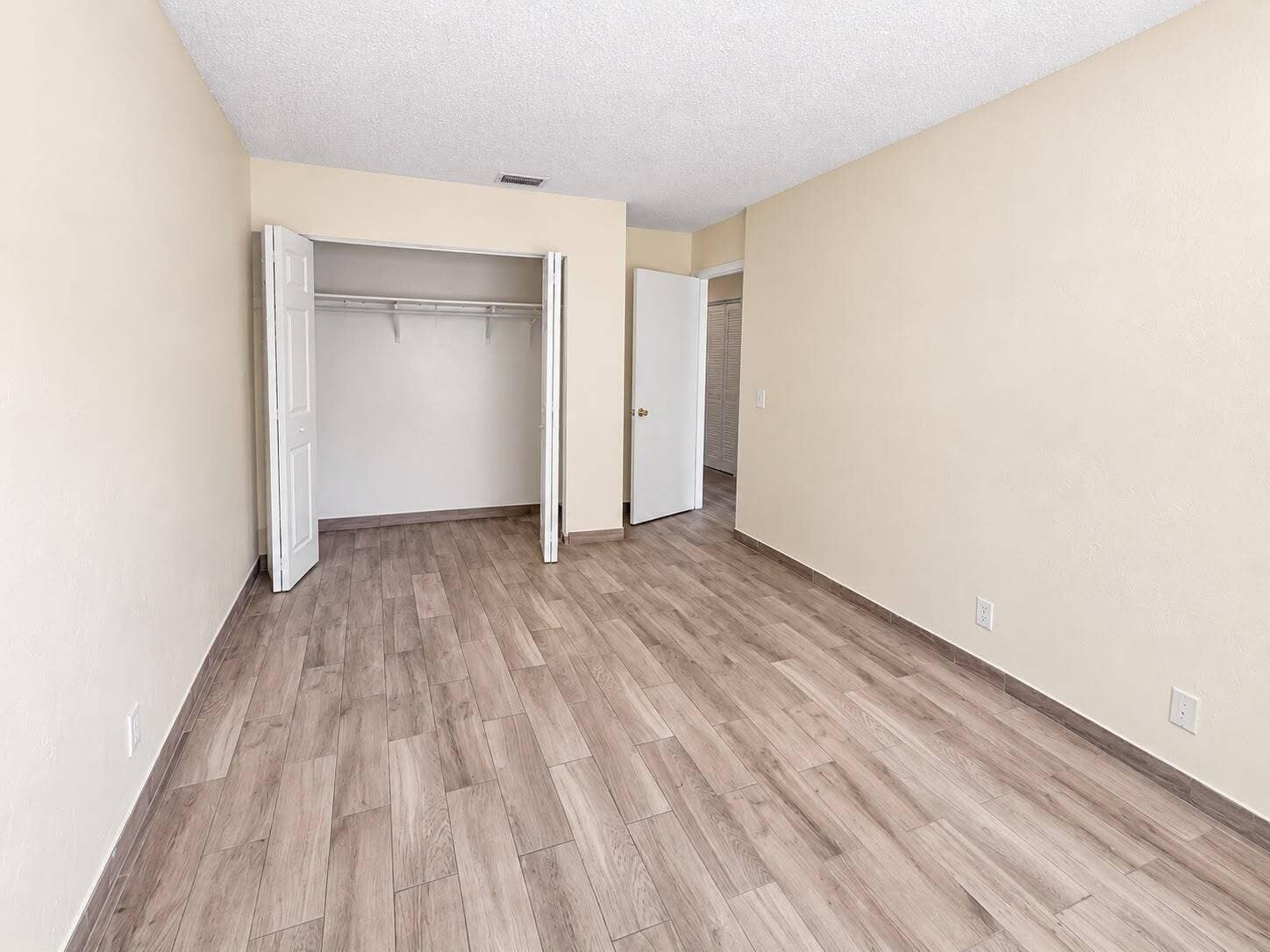 4859 ORLEANS Court, #B, West Palm Beach, FL 33415 ROOM 1