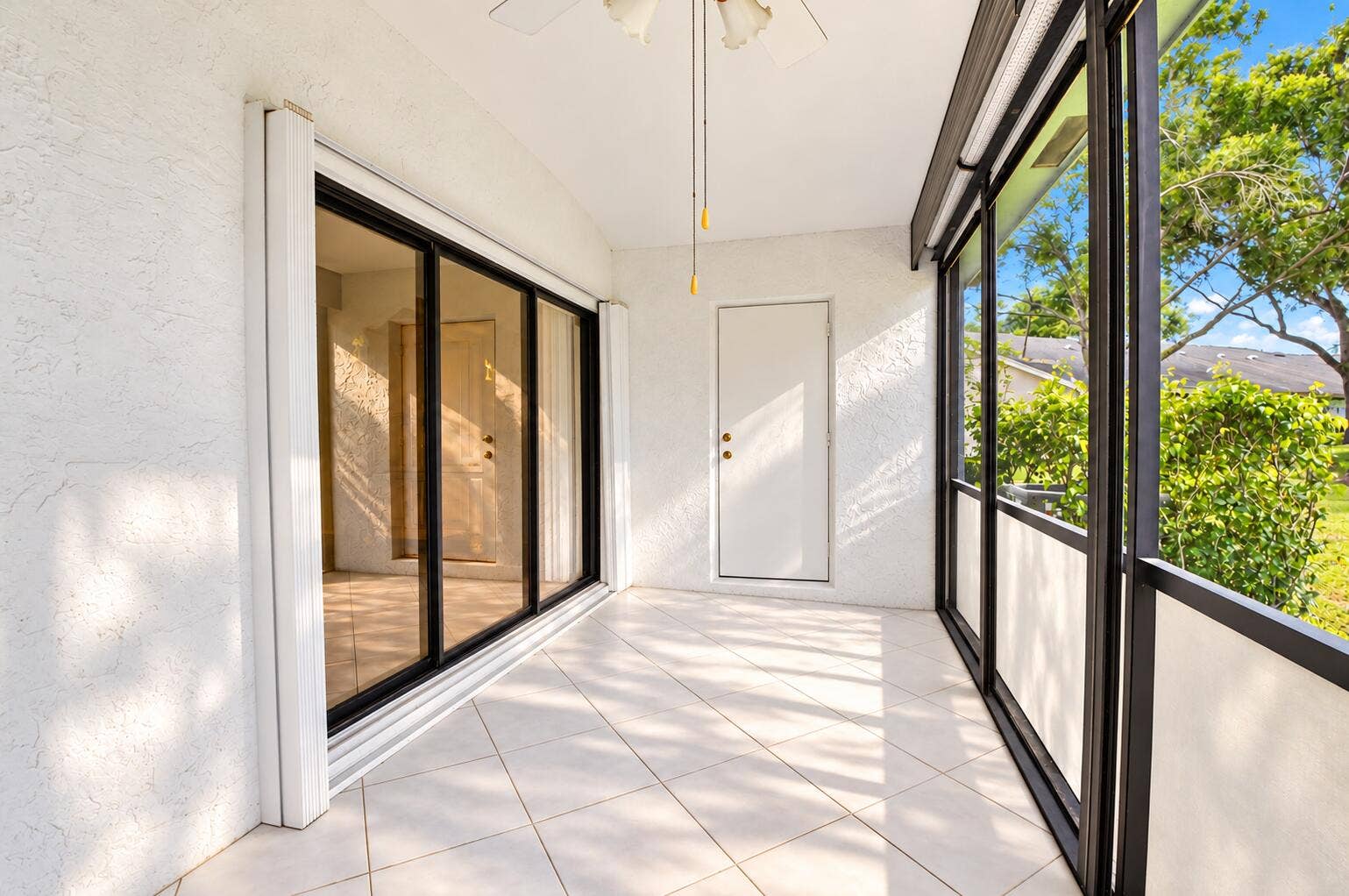 10871 Lake Front Place, Boca Raton, FL 33498 Screen Enclosed Patio