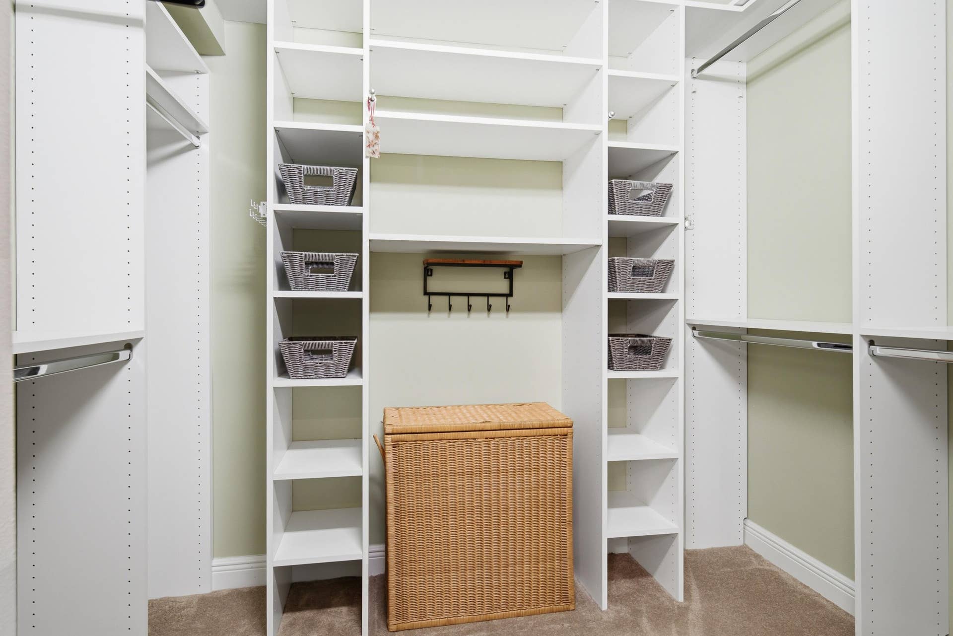 600 S Dixie Highway, #211, West Palm Beach, FL 33401 17 - Primary Walk-In Closet