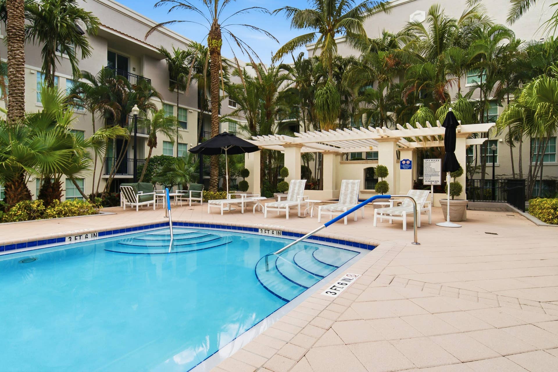 600 S Dixie Highway, #211, West Palm Beach, FL 33401 30 - Pool