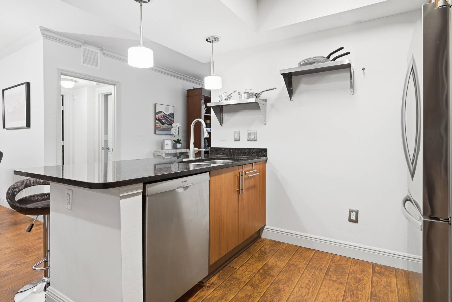 600 S Dixie Highway, #211, West Palm Beach, FL 33401 08 - Kitchen