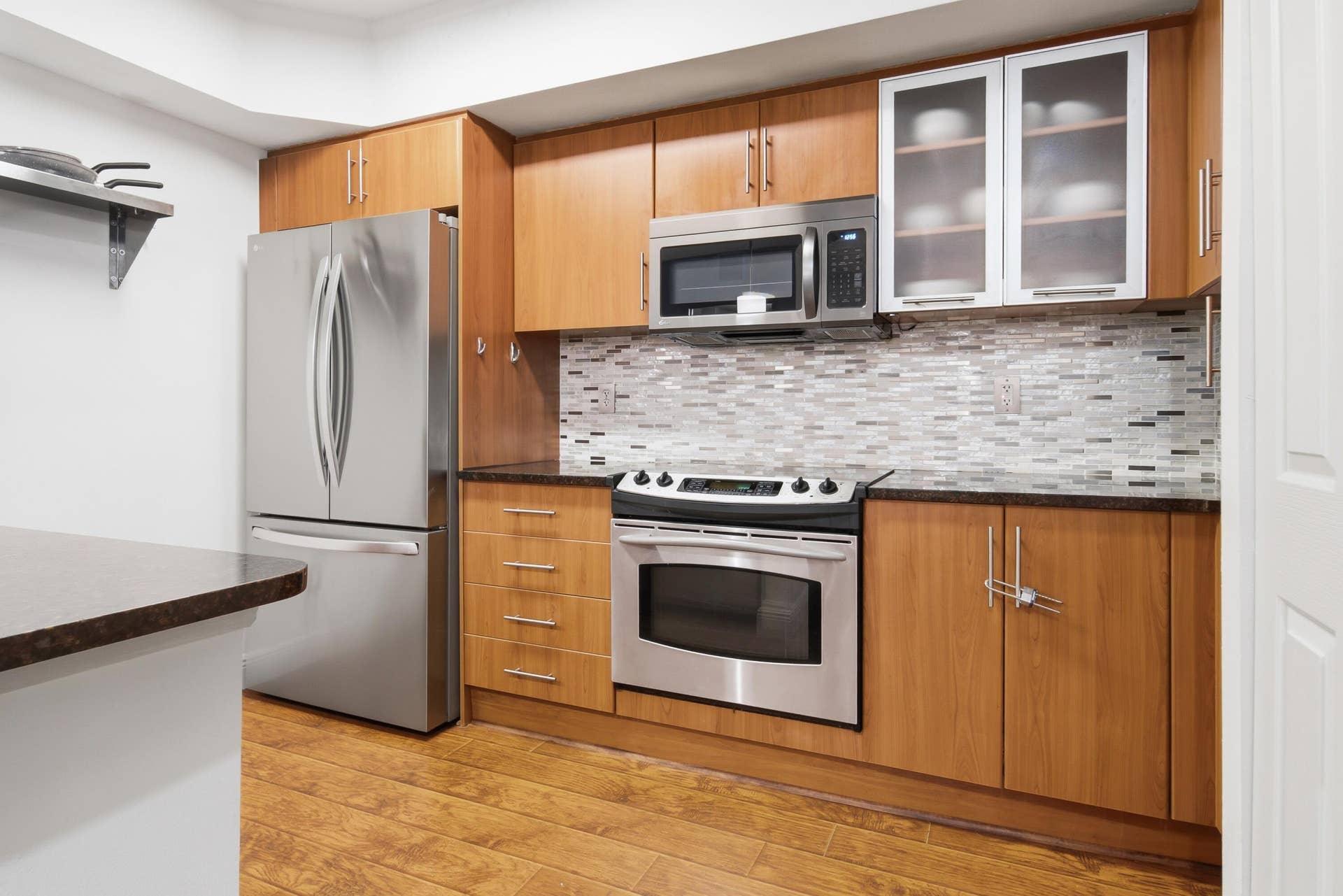 600 S Dixie Highway, #211, West Palm Beach, FL 33401 07 - Kitchen
