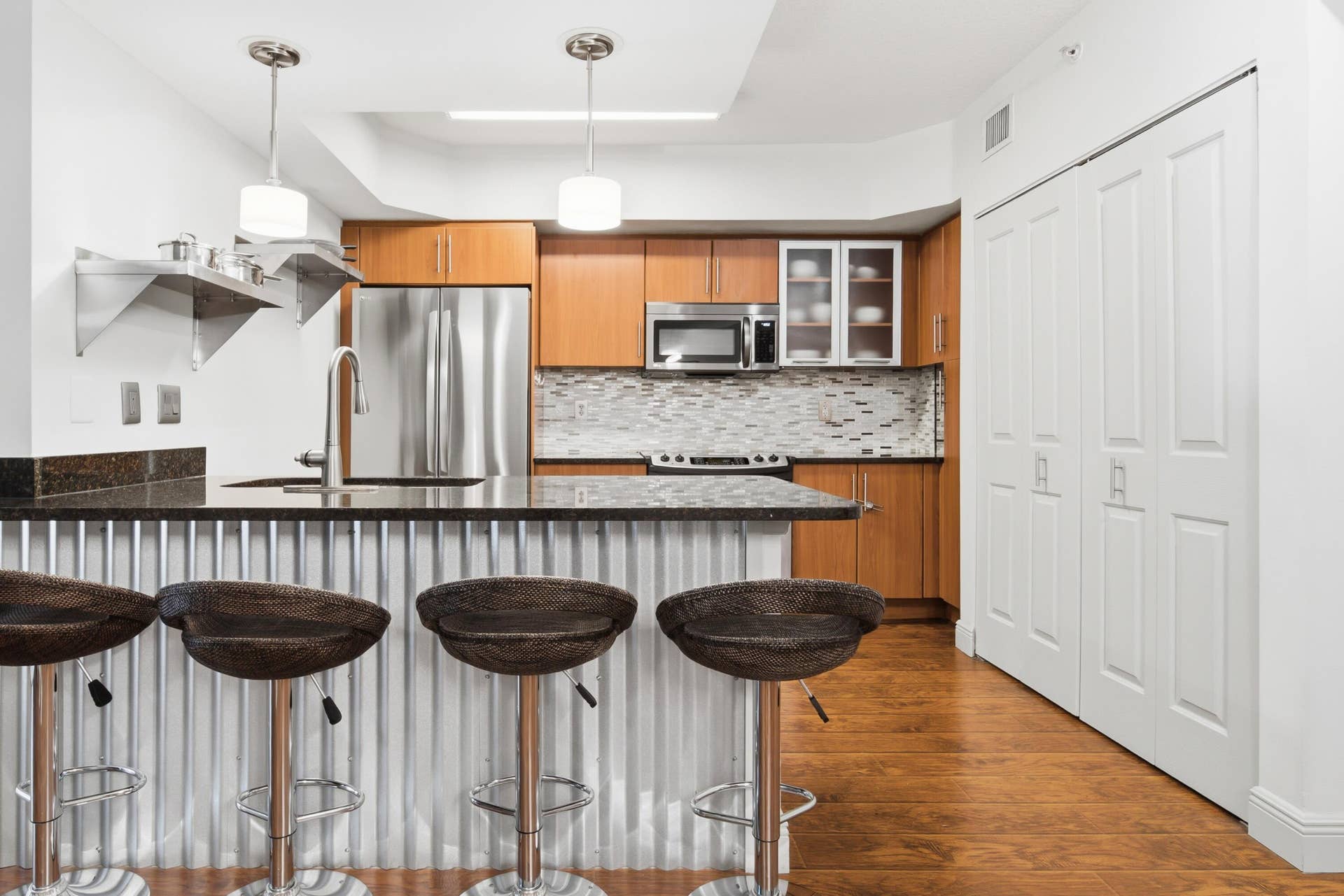 600 S Dixie Highway, #211, West Palm Beach, FL 33401 06 - Kitchen