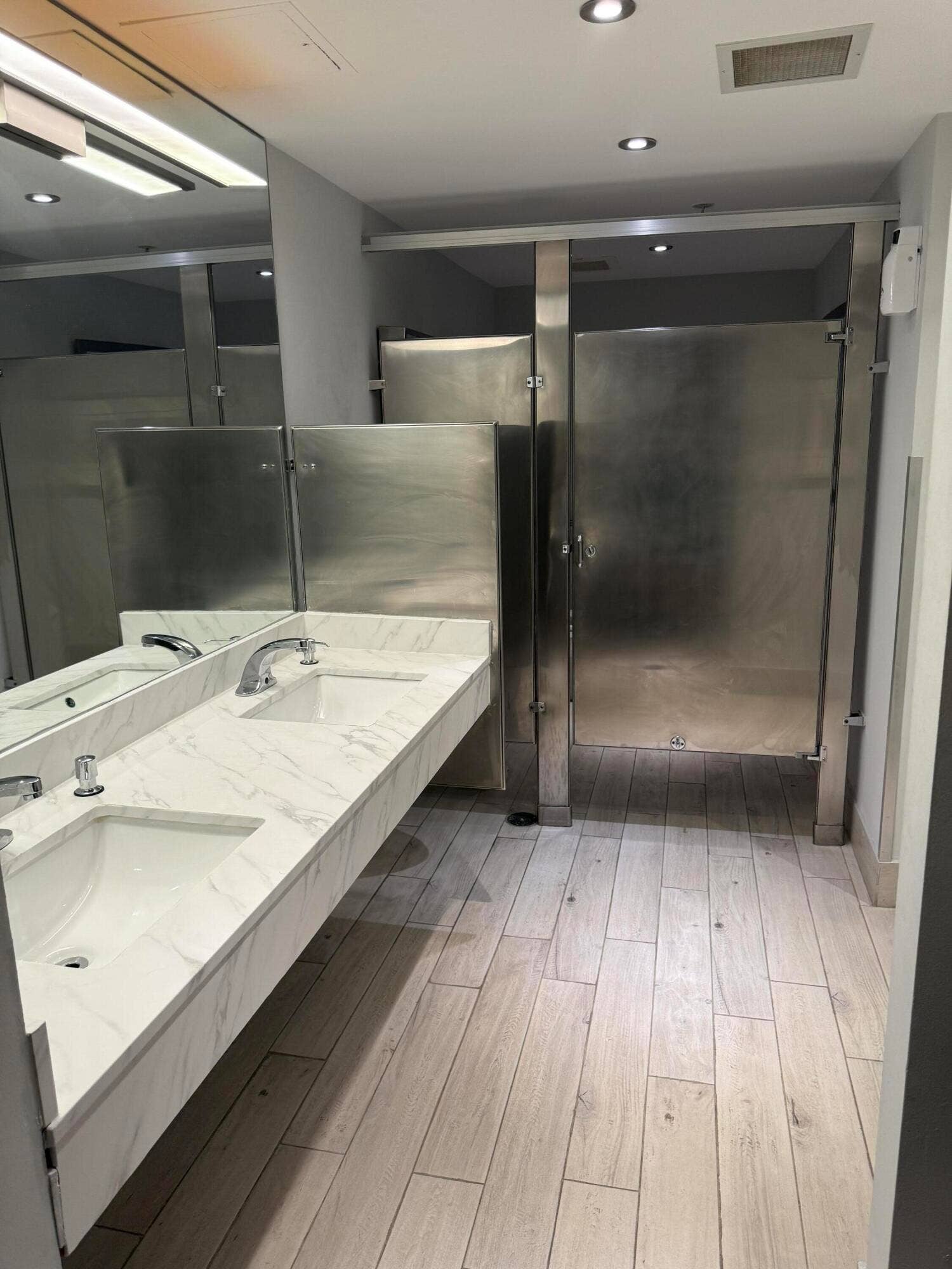 1551 N Flagler Drive, #1108, West Palm Beach, FL 33401 Men's locker