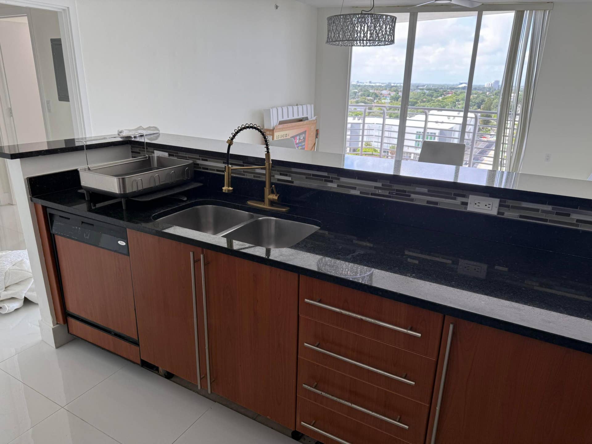 1551 N Flagler Drive, #1108, West Palm Beach, FL 33401 Kitchen