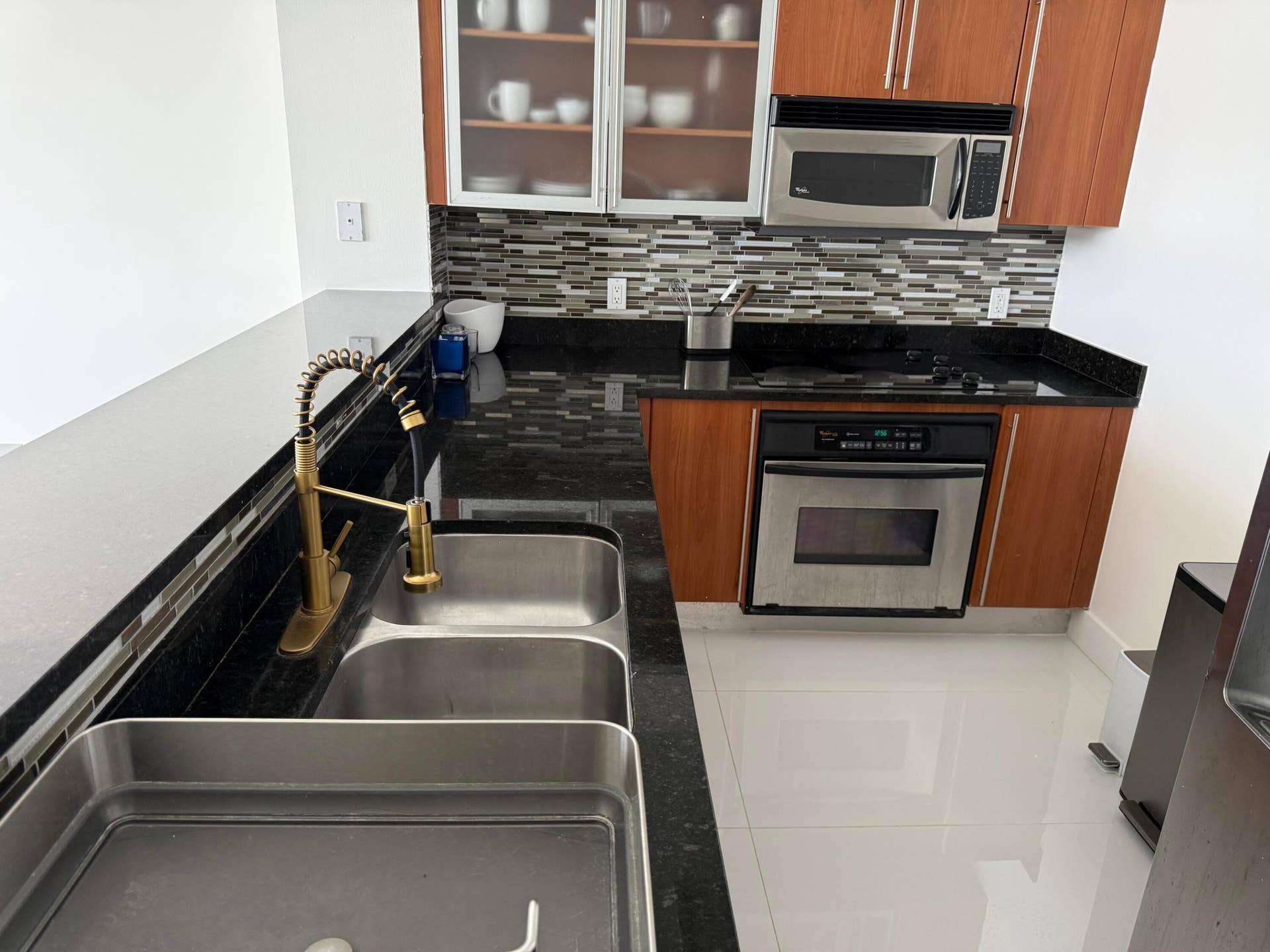 1551 N Flagler Drive, #1108, West Palm Beach, FL 33401 Kitchen
