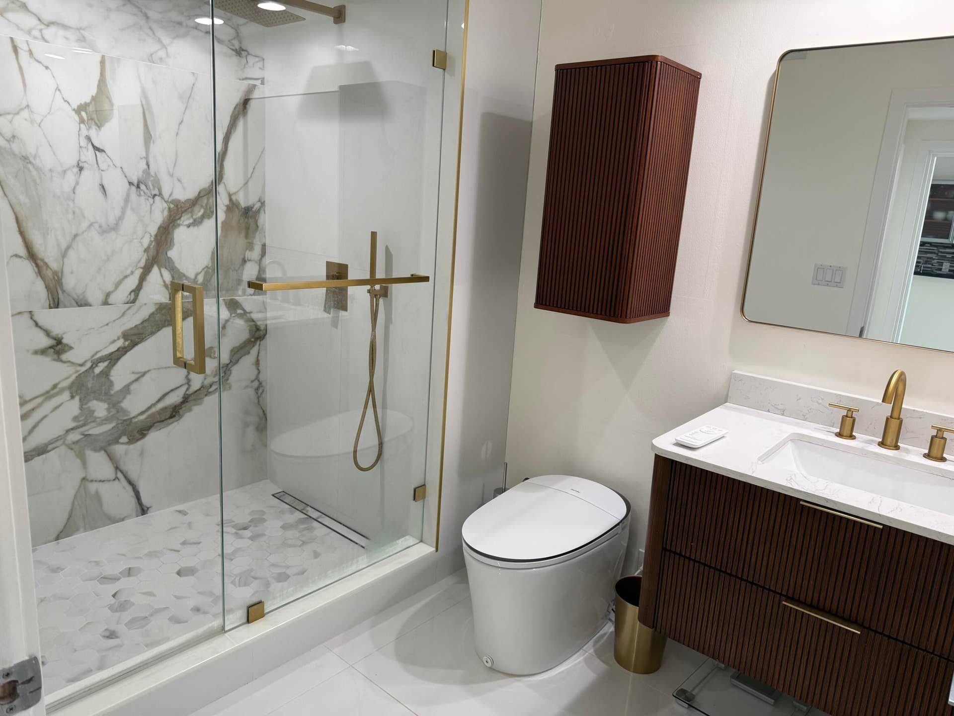 1551 N Flagler Drive, #1108, West Palm Beach, FL 33401 Bathroom