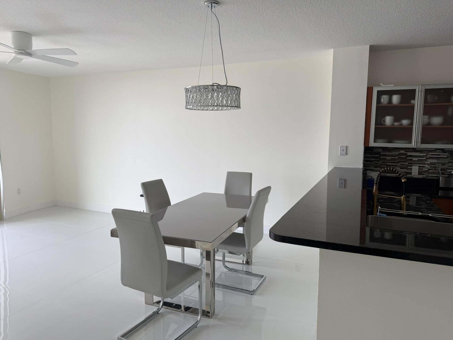 1551 N Flagler Drive, #1108, West Palm Beach, FL 33401 Dining area