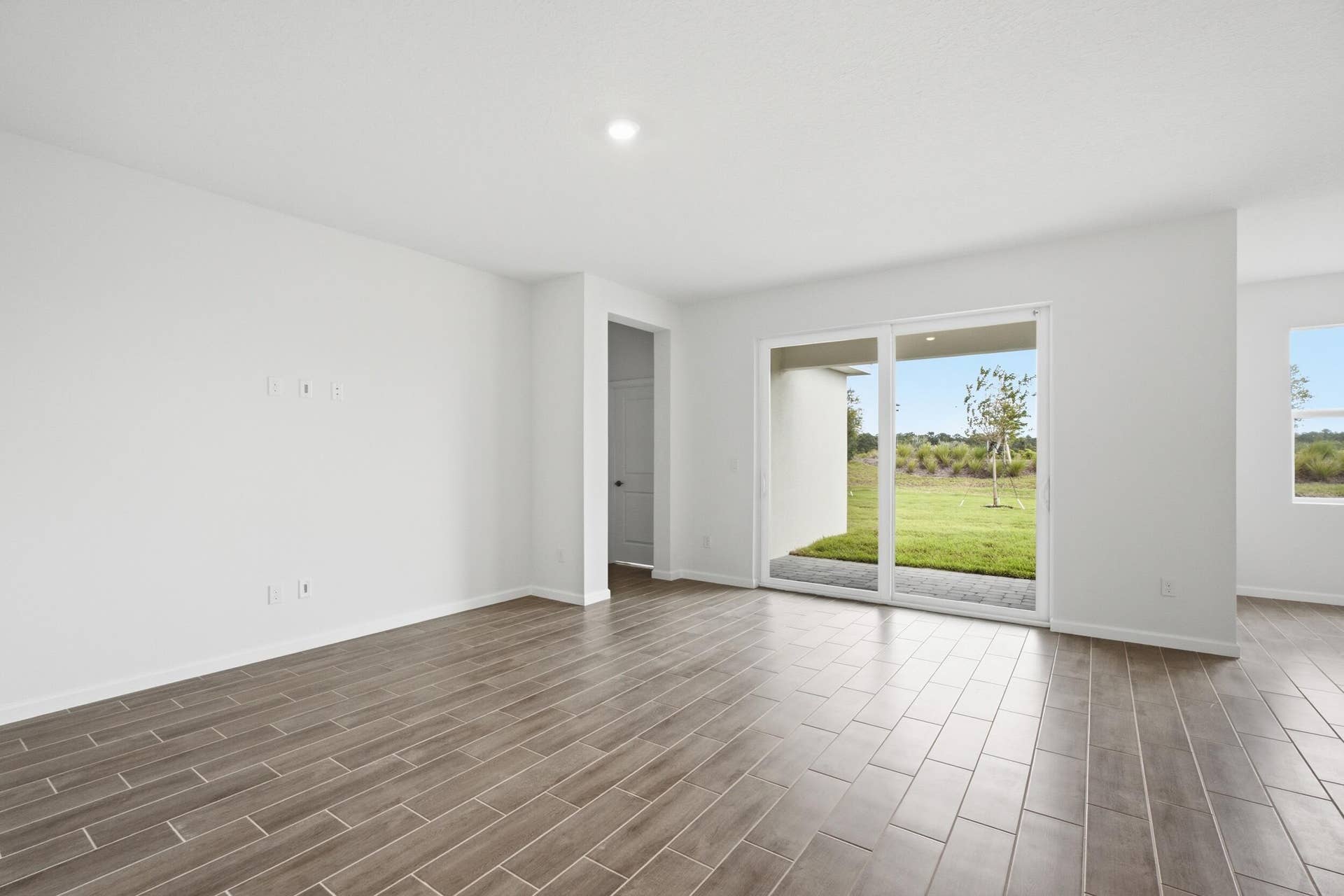 5437 NW CAMBERLY Court, Port St Lucie, FL 34987 LR to patio