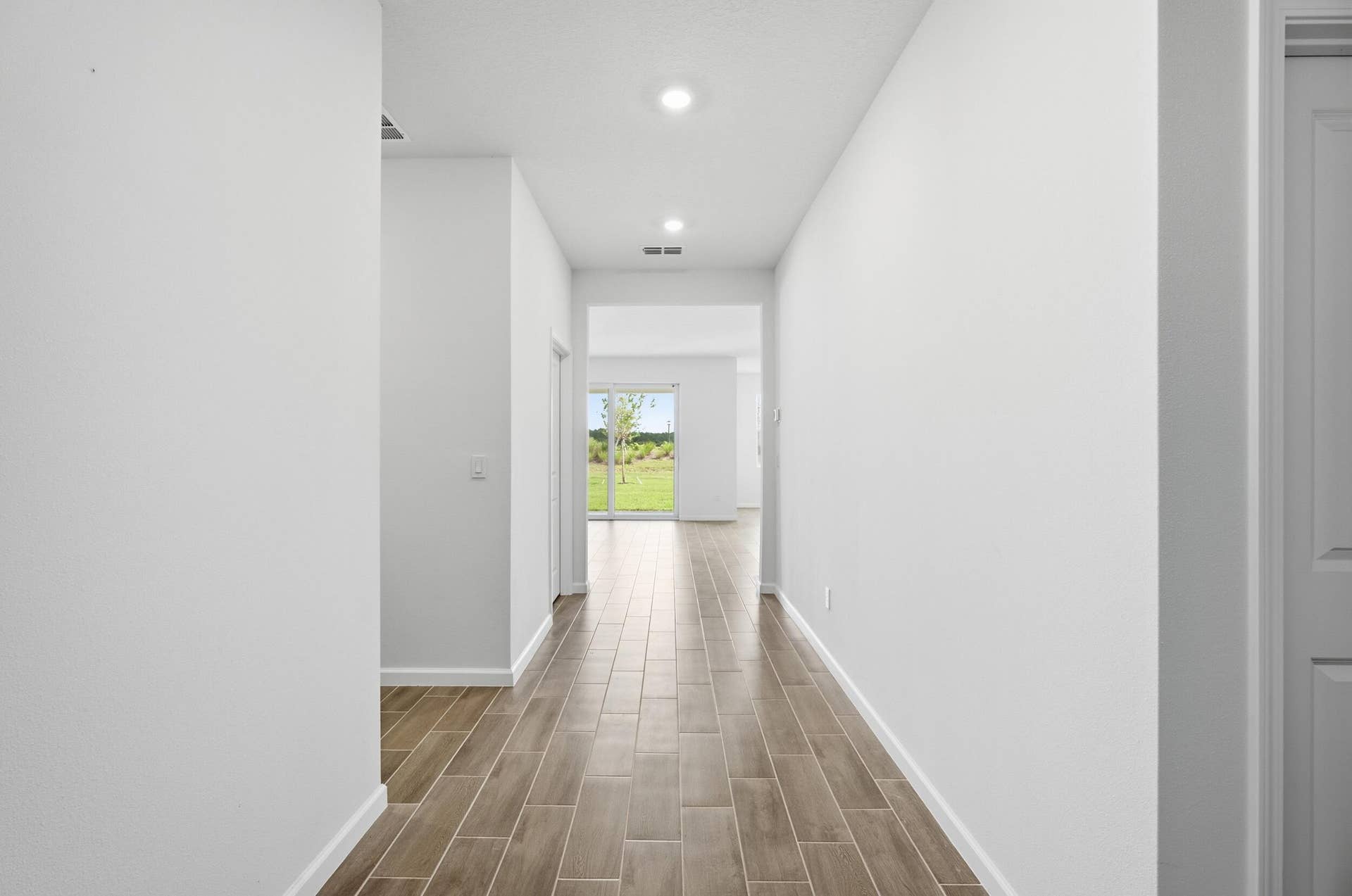 5437 NW CAMBERLY Court, Port St Lucie, FL 34987 foyer