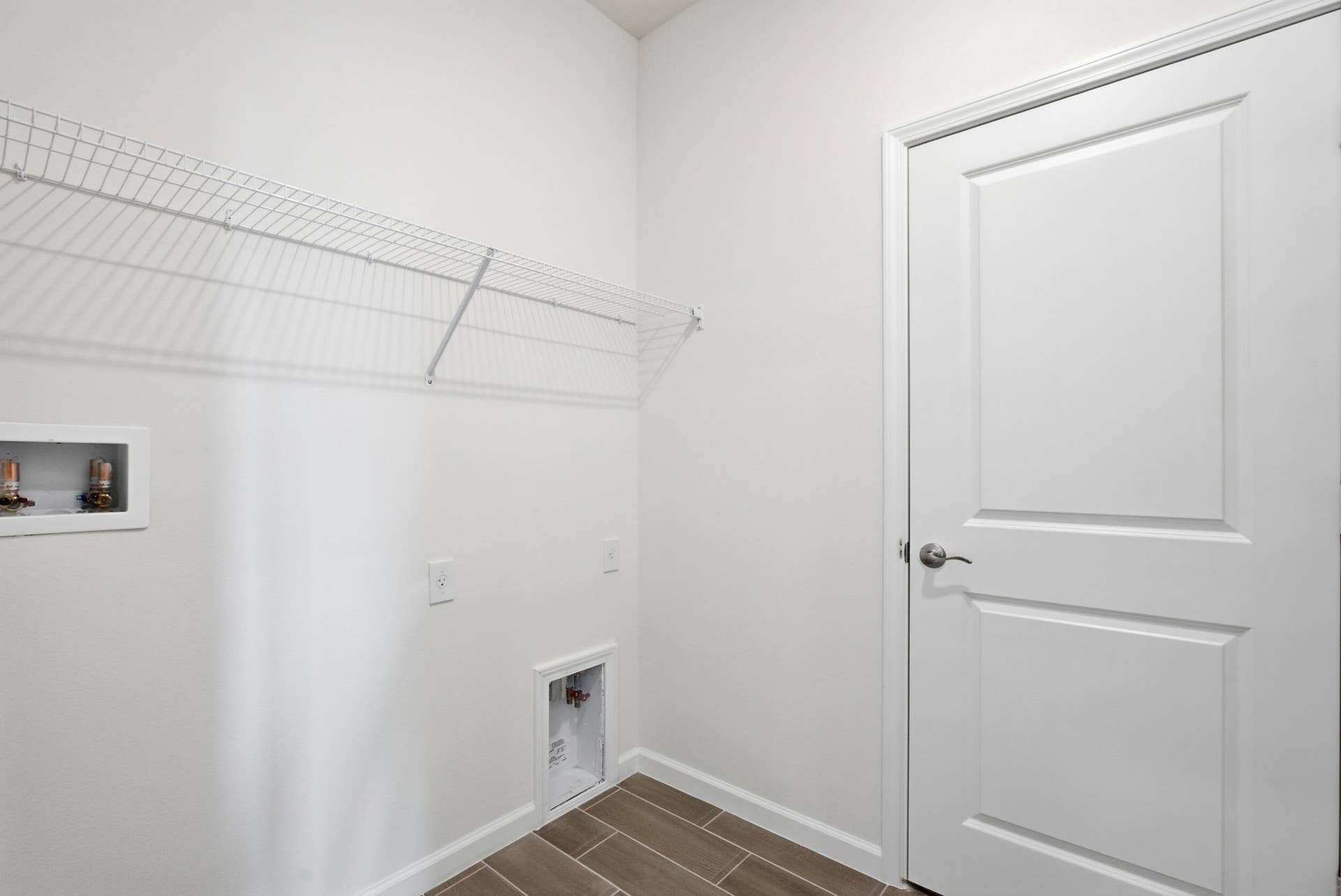 5437 NW CAMBERLY Court, Port St Lucie, FL 34987 Laundry room