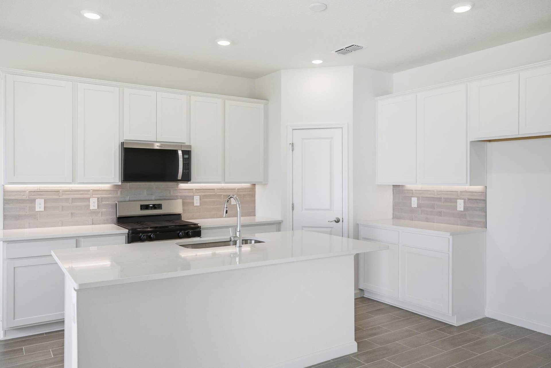 5437 NW CAMBERLY Court, Port St Lucie, FL 34987 Kitchen